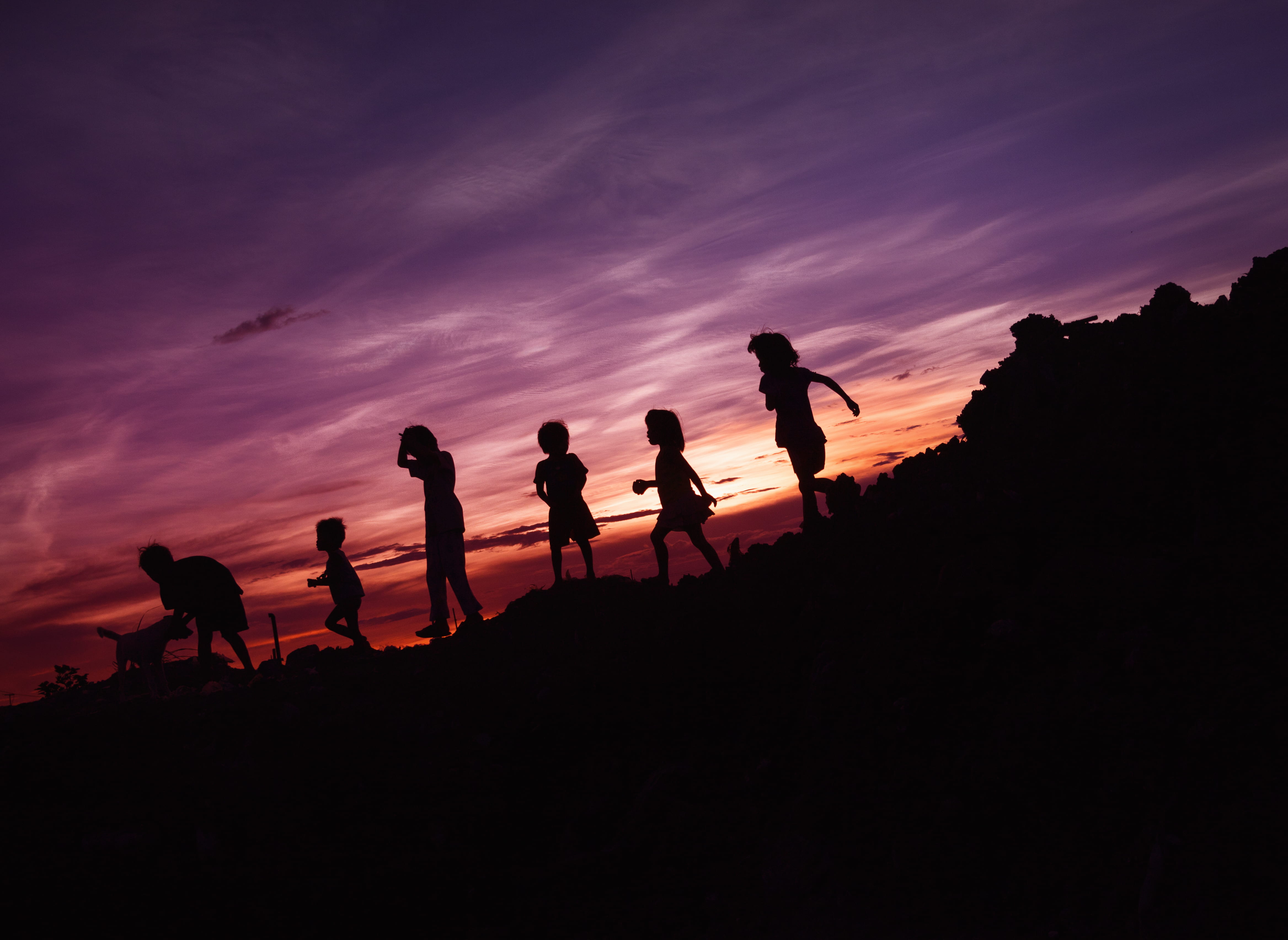 beach, red, people, silhoutte, leisure activity, scenics - nature, nature, men, group of people, child, real people, land, sky, playing, copy space, cloud - sky, HD Wallpaper