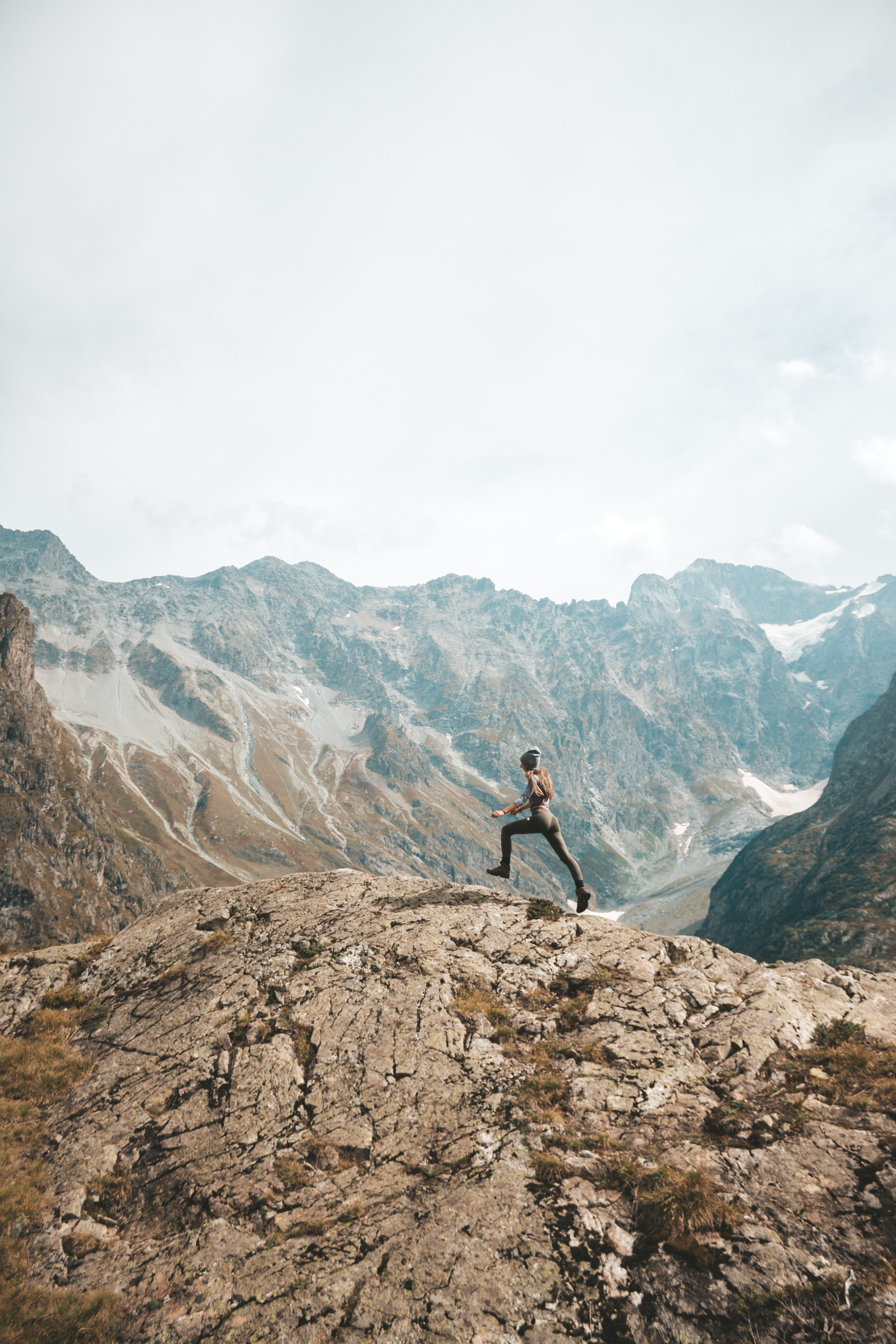 one Person, tourist, landscape ridge, 5K, scenics, caucasian Ethnicity, travel, ski, earth, on Top Of, mountain, men, adult, nature, world, day, females, Phone HD Wallpaper