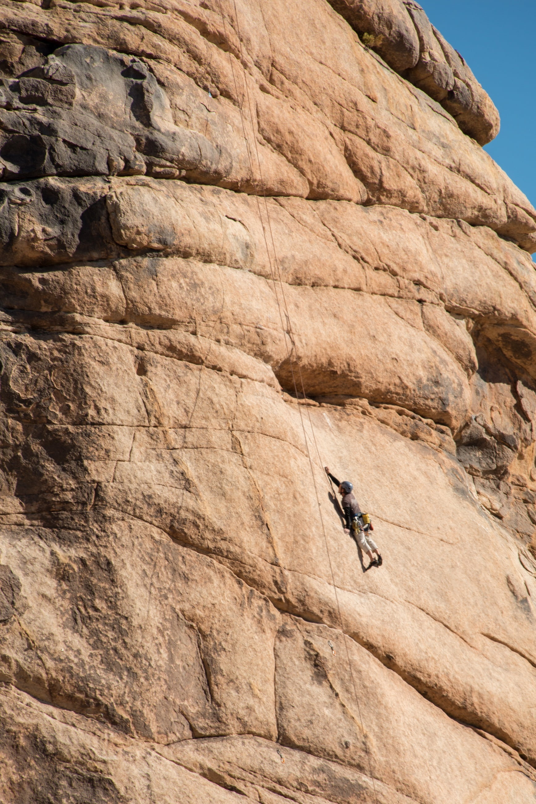 extreme sports, challenge, man, 2K, climber, rock - Object, one person, extreme, goal, leisure activity, rock formation, person, mountaineer, nature, skill, Phone HD Wallpaper