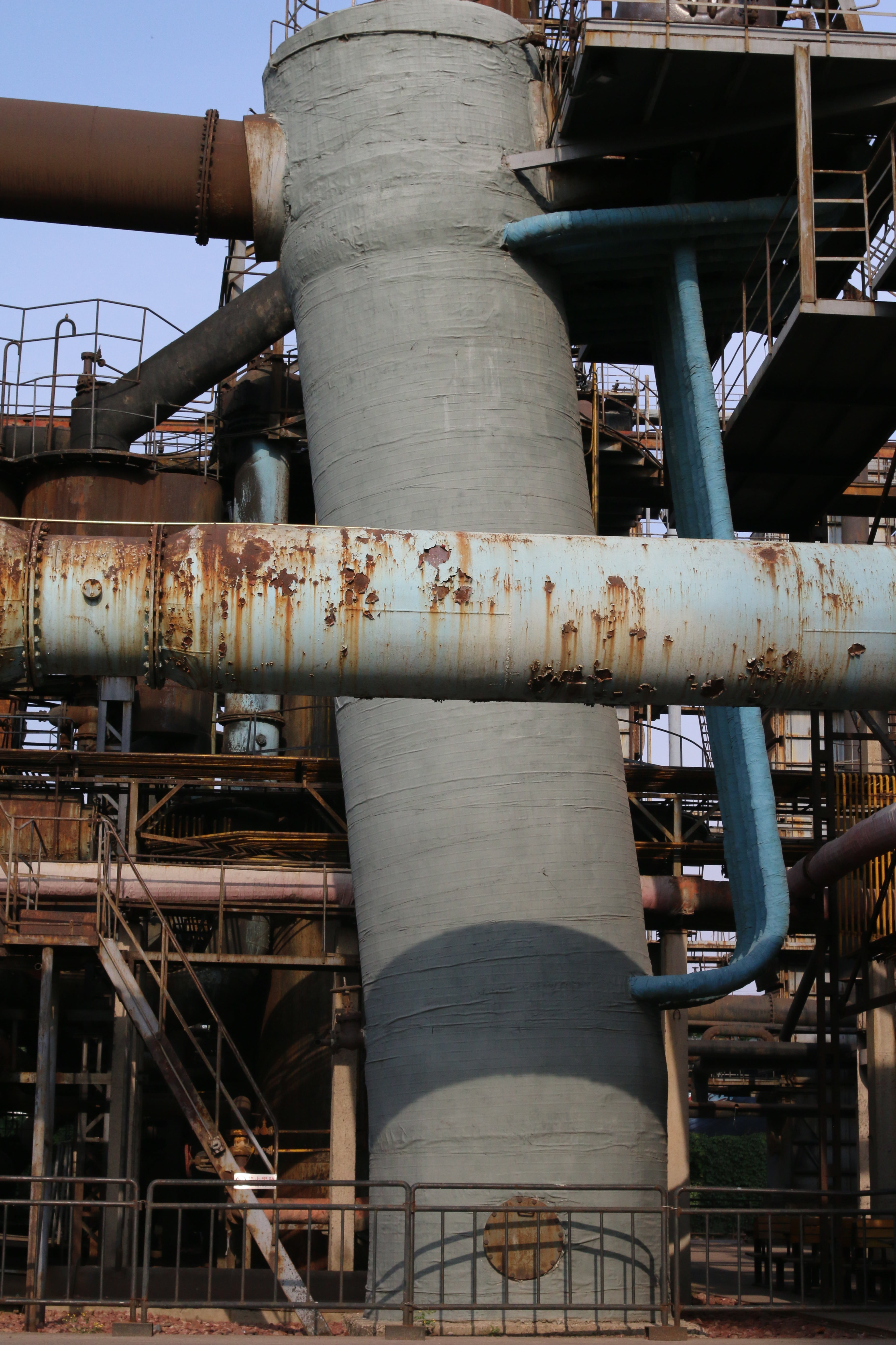 metal, pipe - Tube, no people, tube, 5K, old, connection, industry, city, outdoors, equipment, water pipe, low angle view, fuel and Power Generation, steel, Phone HD Wallpaper