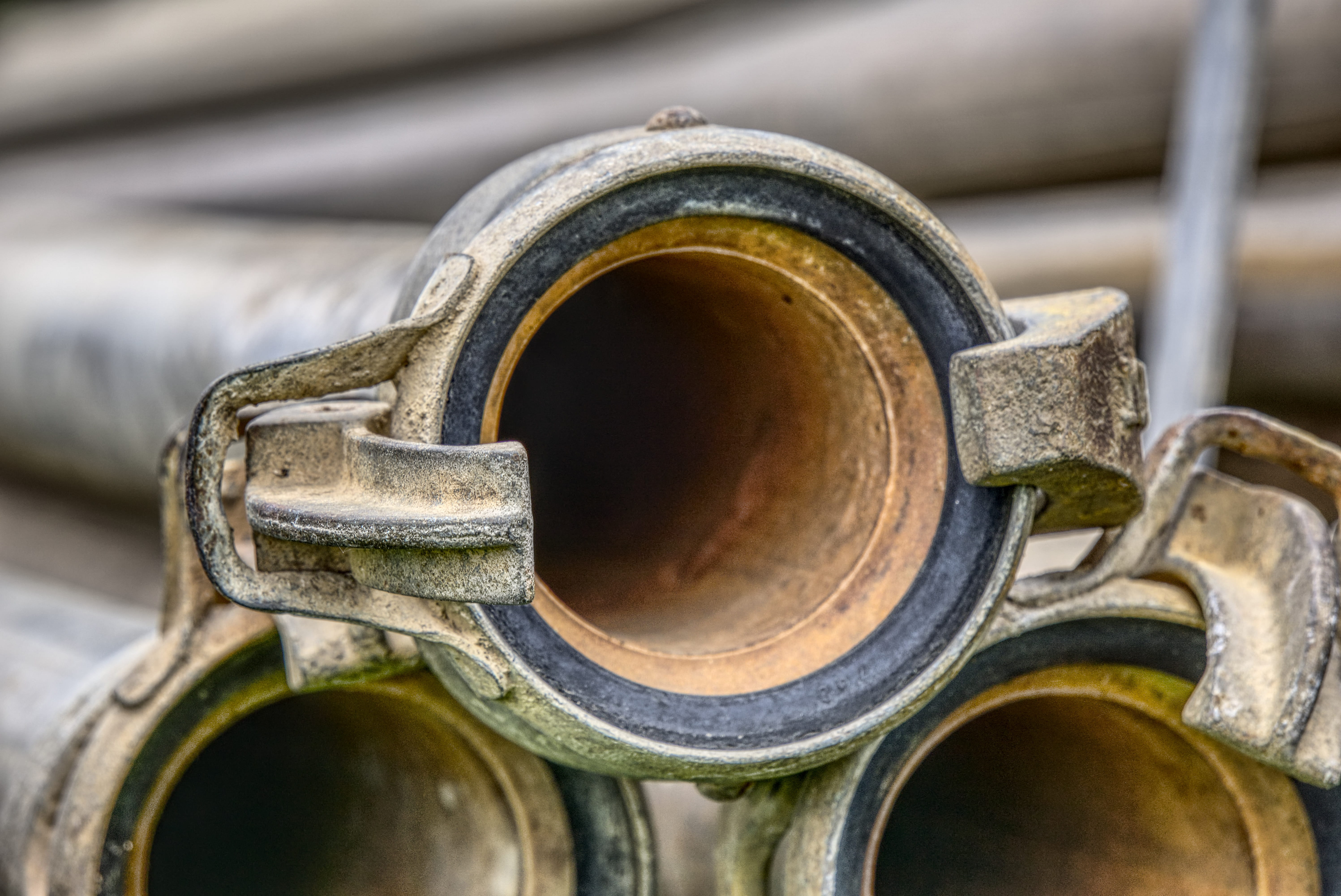 stacked, store, food and drink, 5K, gray, close, joint, brass, seal ring, old, circle, fields, terminal, shape, hdr, industry, irrigation, clamp, seal, HD Wallpaper