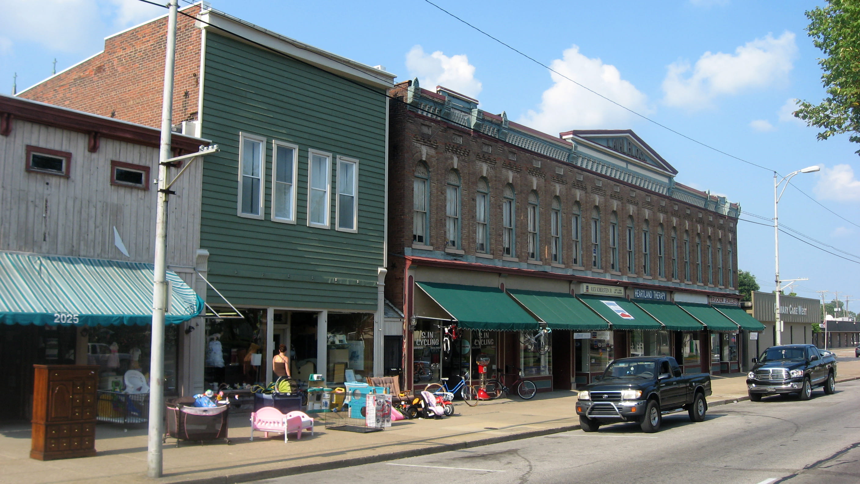 Franklin Street, indiana, people, architecture, editorial, built Structure, residential district, road, retail, building, city, 2K, sky, outdoors, evansville, HD Wallpaper