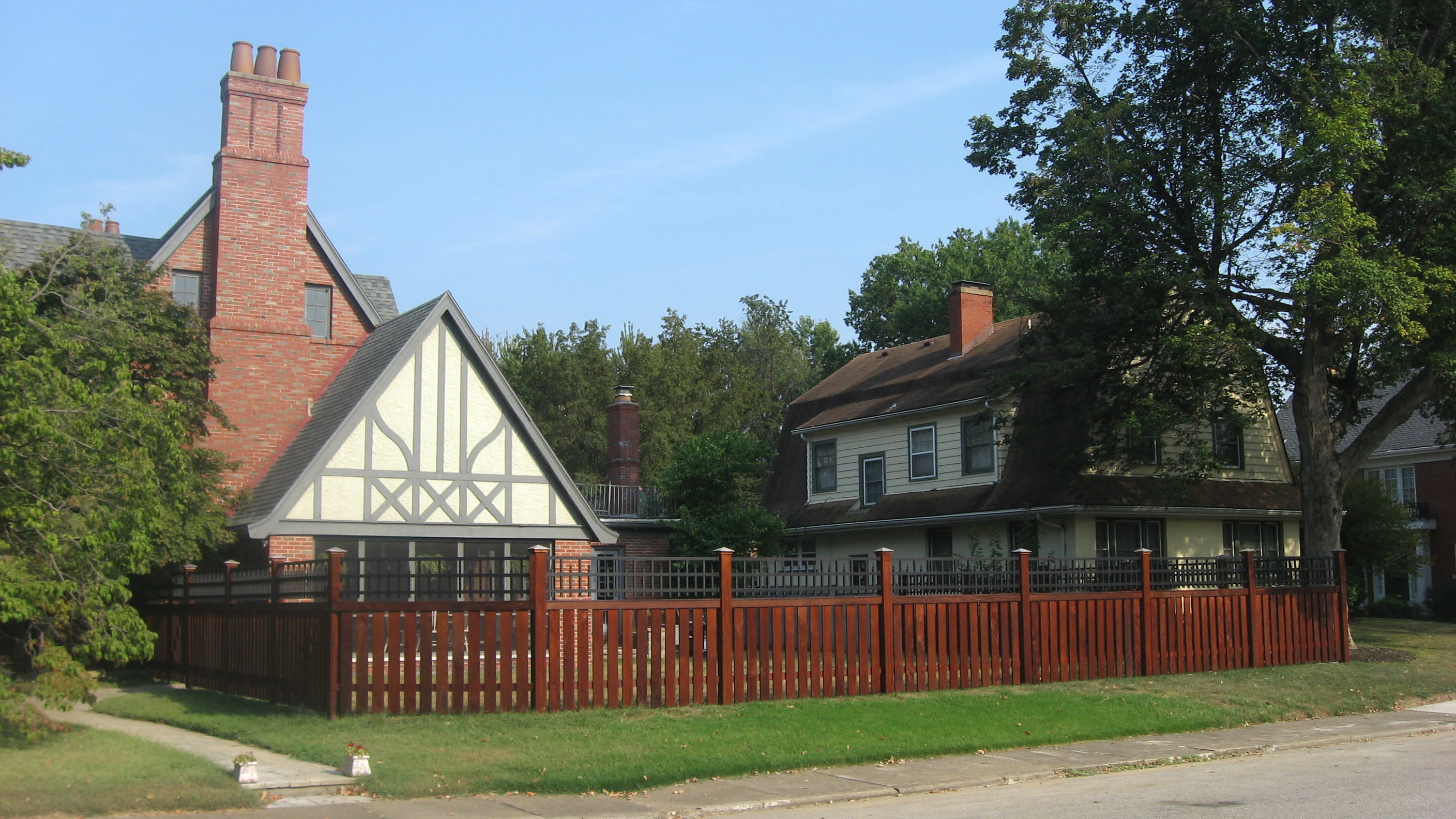 green color, Indiana, day, indiana, growth, 2K, Willow Road, nature, residential district, sky, architecture, plant, Houses, sunlight, built Structure, HD Wallpaper