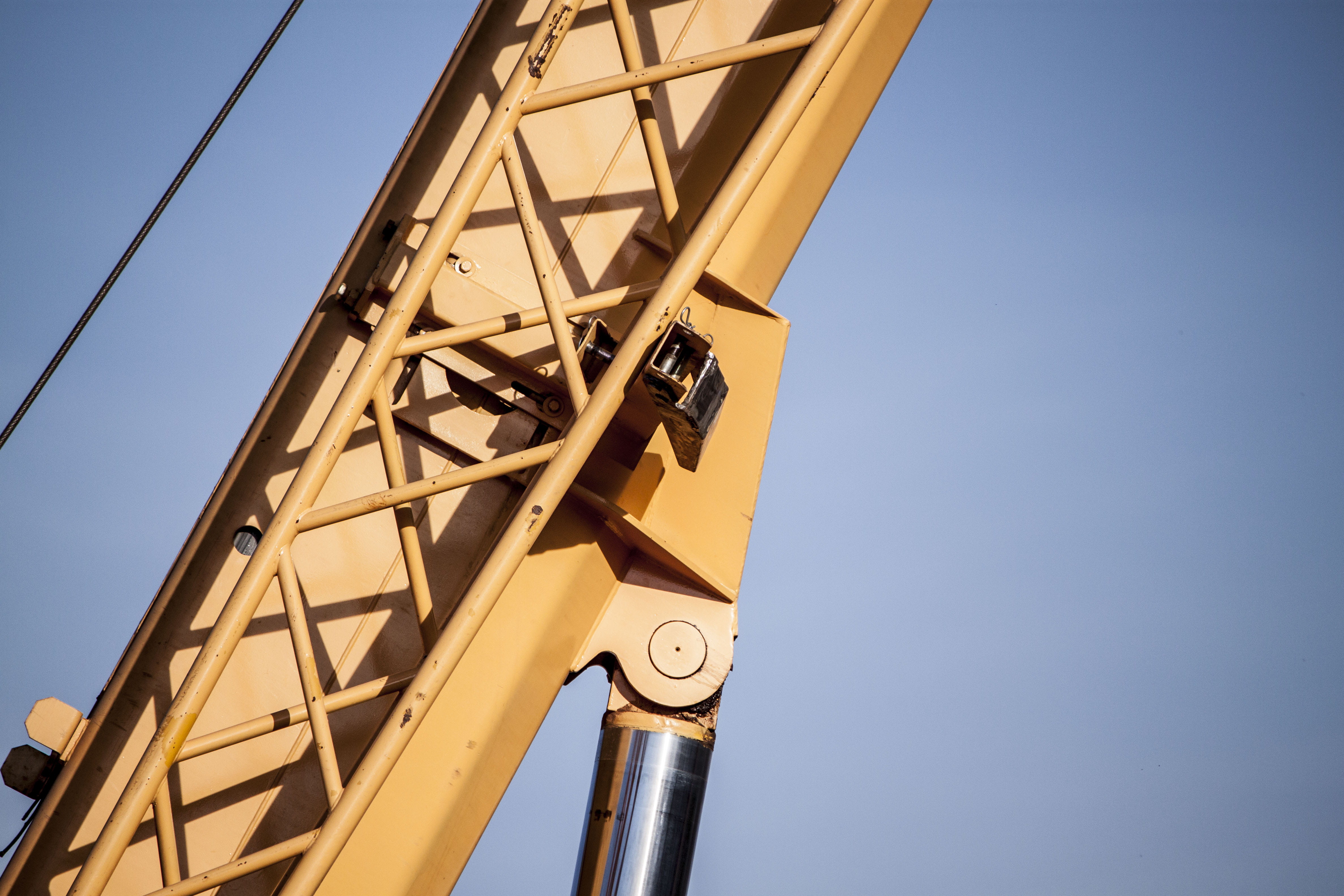 build, sunny, work, alloy, construction site, sunlight, crane, 4K, industry, steel, blue, tall, low angle view, construction industry, building, clear sky, HD Wallpaper