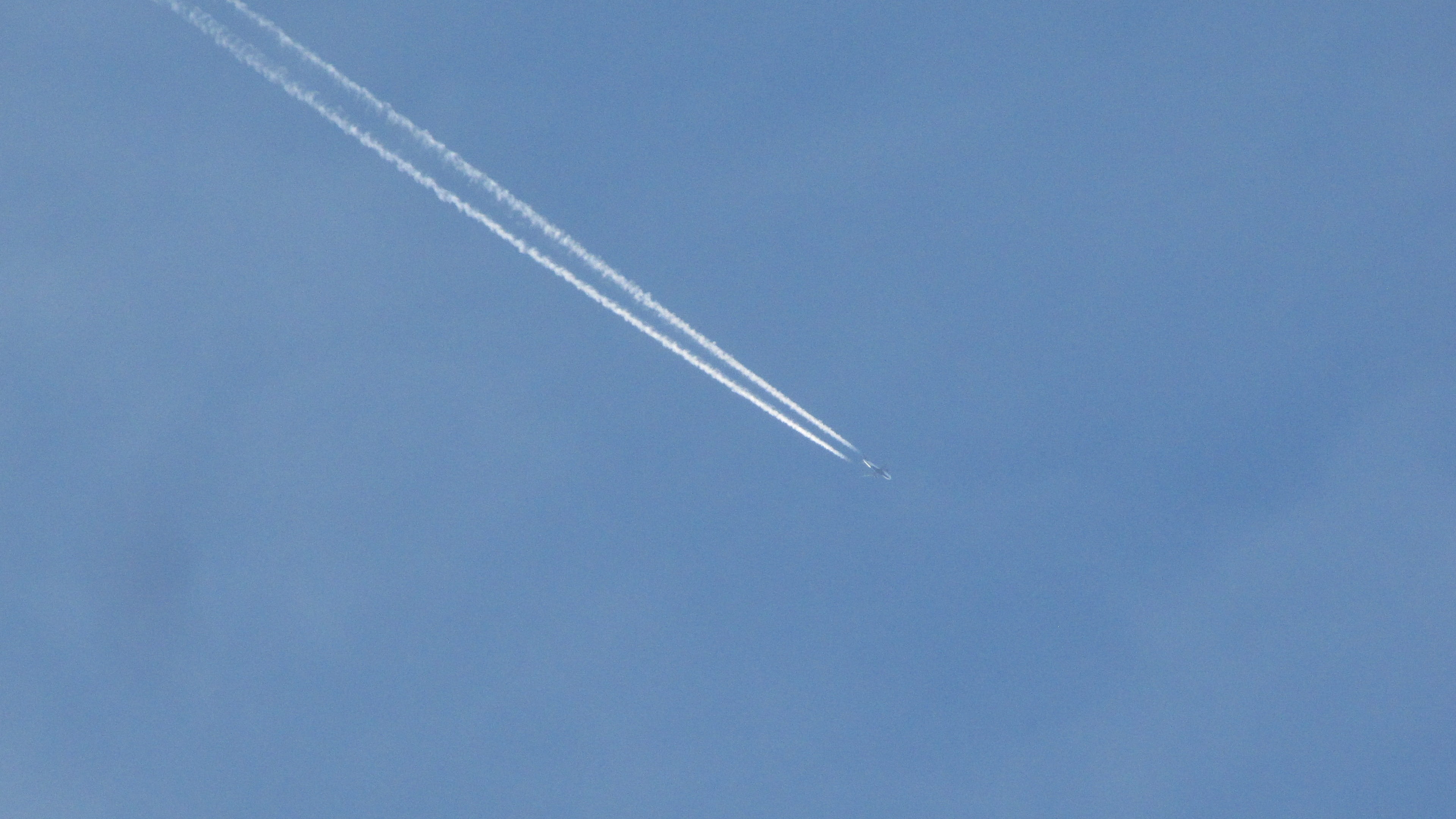 aerospace industry, blue, air vehicle, outdoors, sky, water, Vapour Trail, aircraft, fly, holiday, Aeroplane, beauty in nature, vacation, plane, turbine, HD Wallpaper