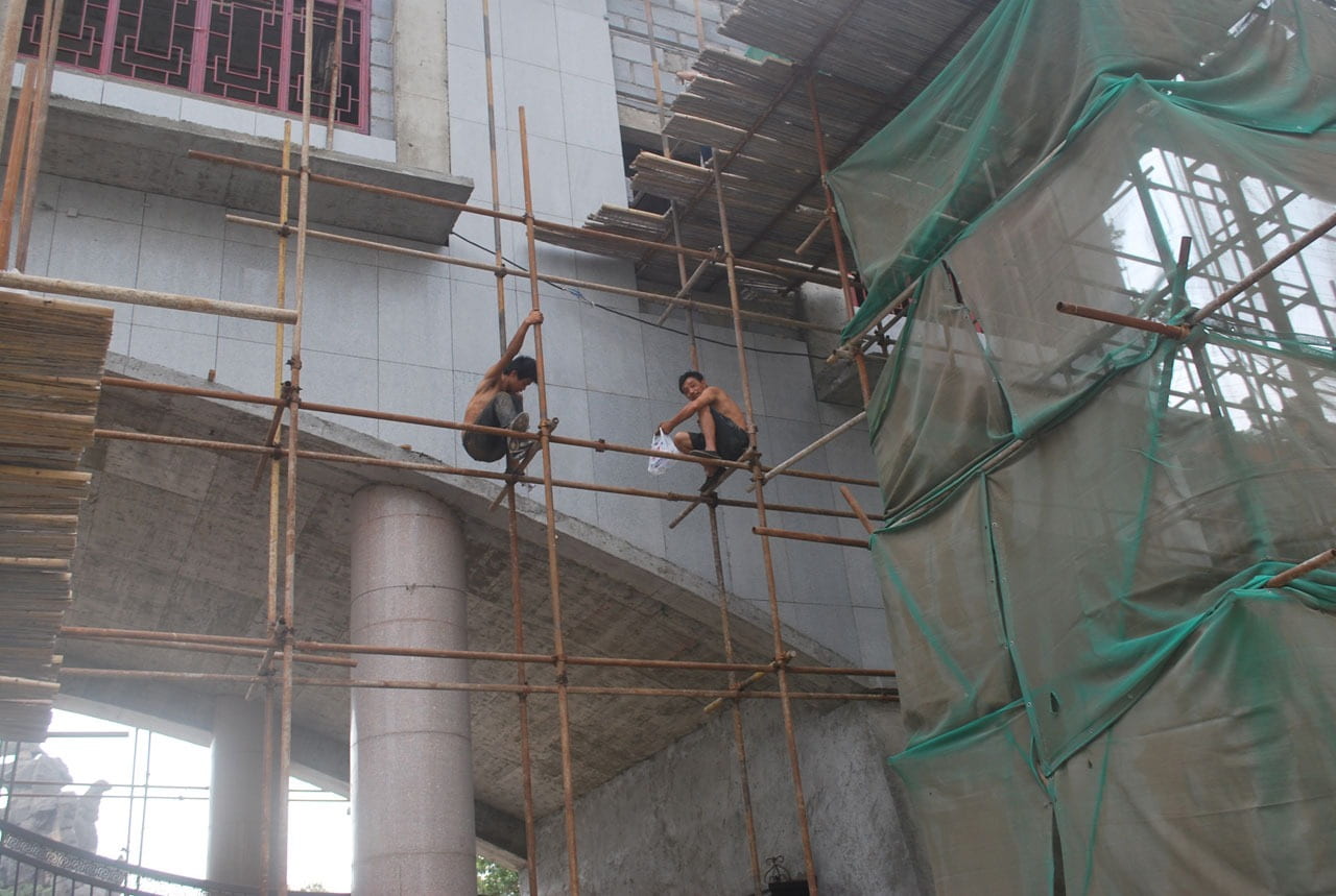 construction site, workers, platform, building exterior, 720P, working, low angle view, day, development, scaffolding, real people, construction industry, HD Wallpaper