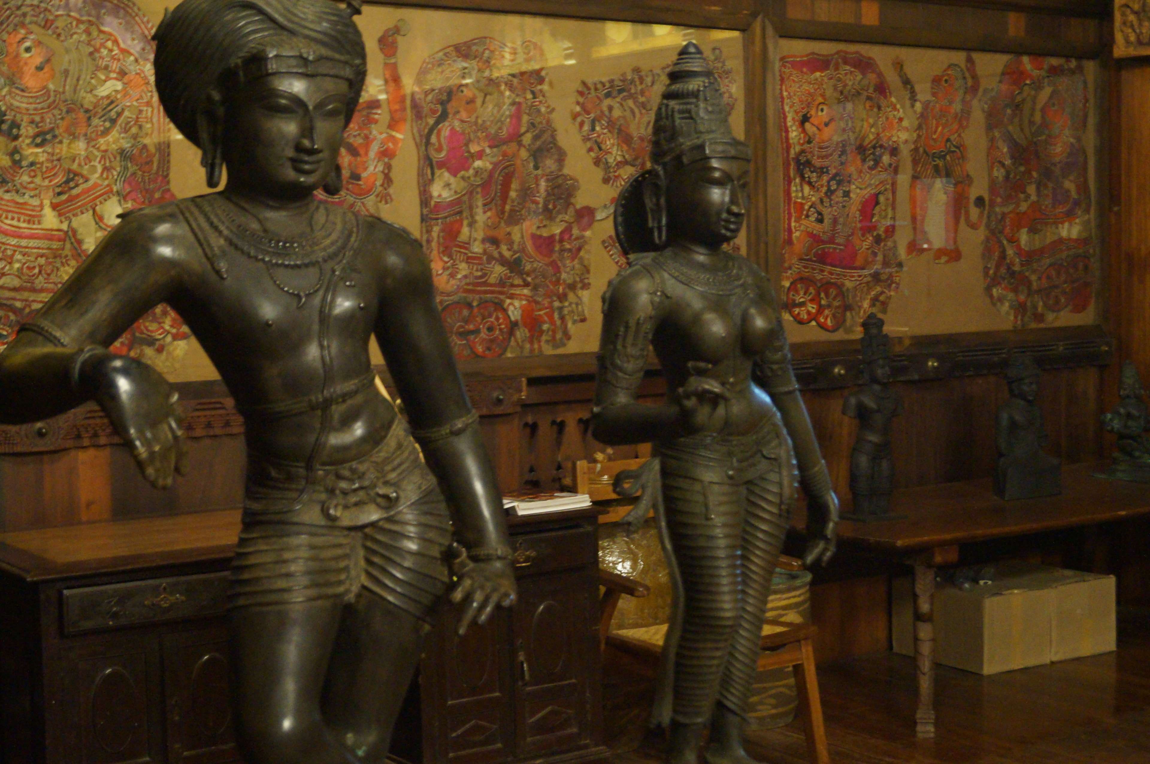 metal, male likeness, indoors, suit of armor, built structure, ancient civilization, sculpture, human representation, museum, no people, architecture, statue, HD Wallpaper