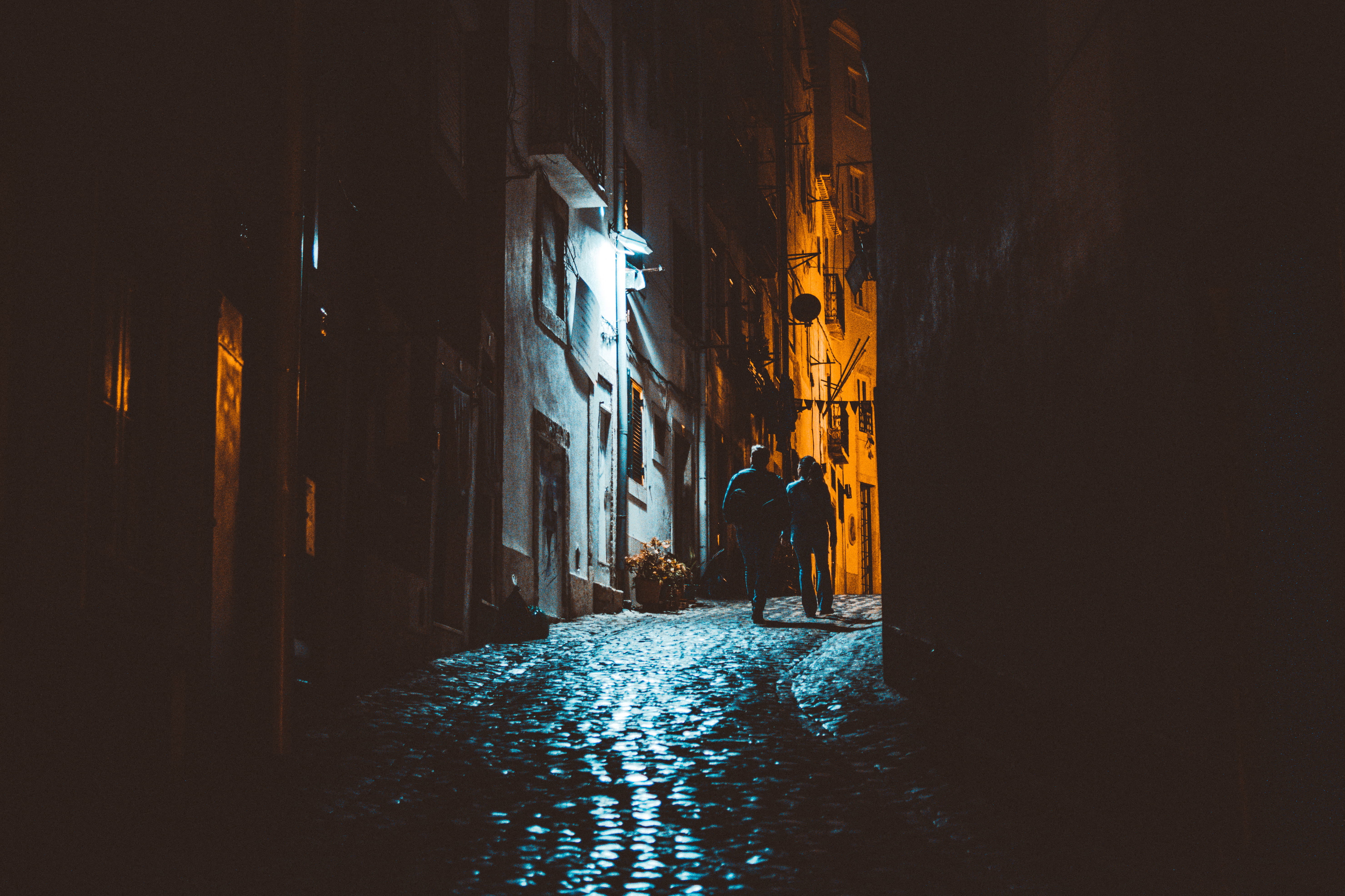 building exterior, city, architecture, narrow, outdoors, urban, lighting equipment, residential district, night, lifestyles, shadows, silhouette, building, HD Wallpaper