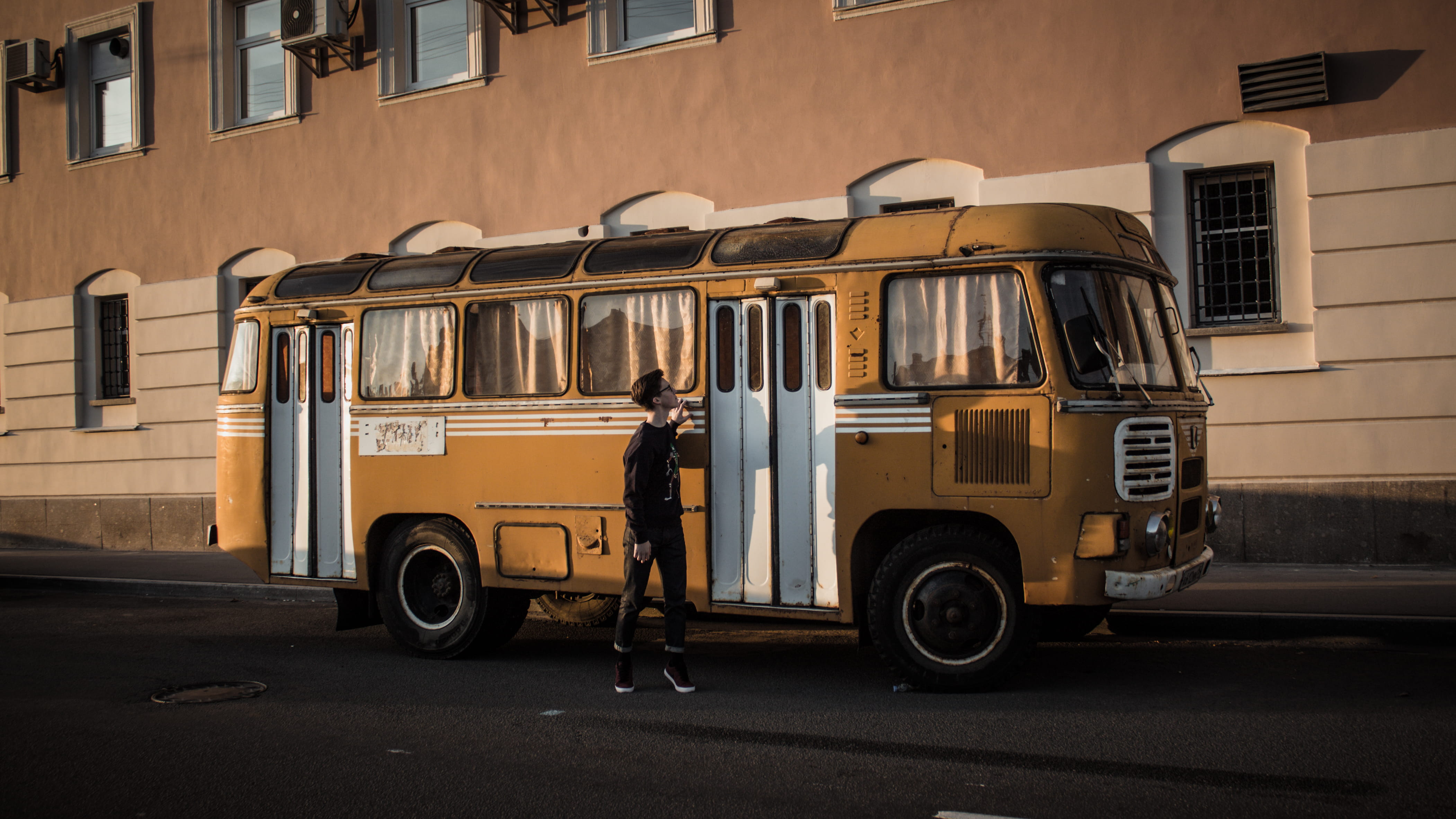 window, built structure, outdoors, retro, beside, old-fashioned, vintage, day, standing, city, street, man, motor vehicle, road, bus, soviet, yellow, mode of transportation, HD Wallpaper
