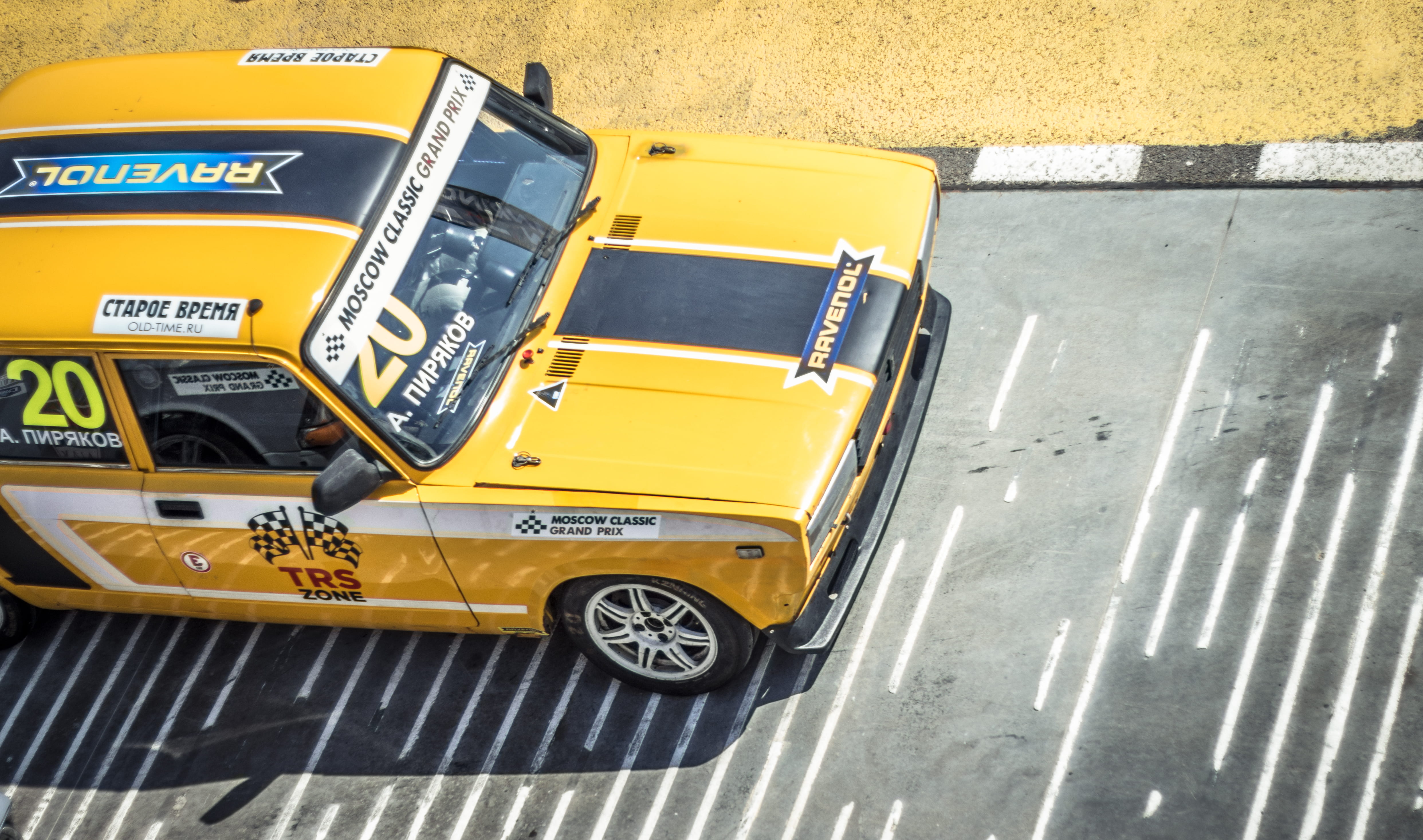 transport, day, vehicle, school bus, road, bonnet, sign, motorsport, sunlight, rally, yellow, symbol, 4K, tuning, wheel, land vehicle, russium, track, HD Wallpaper