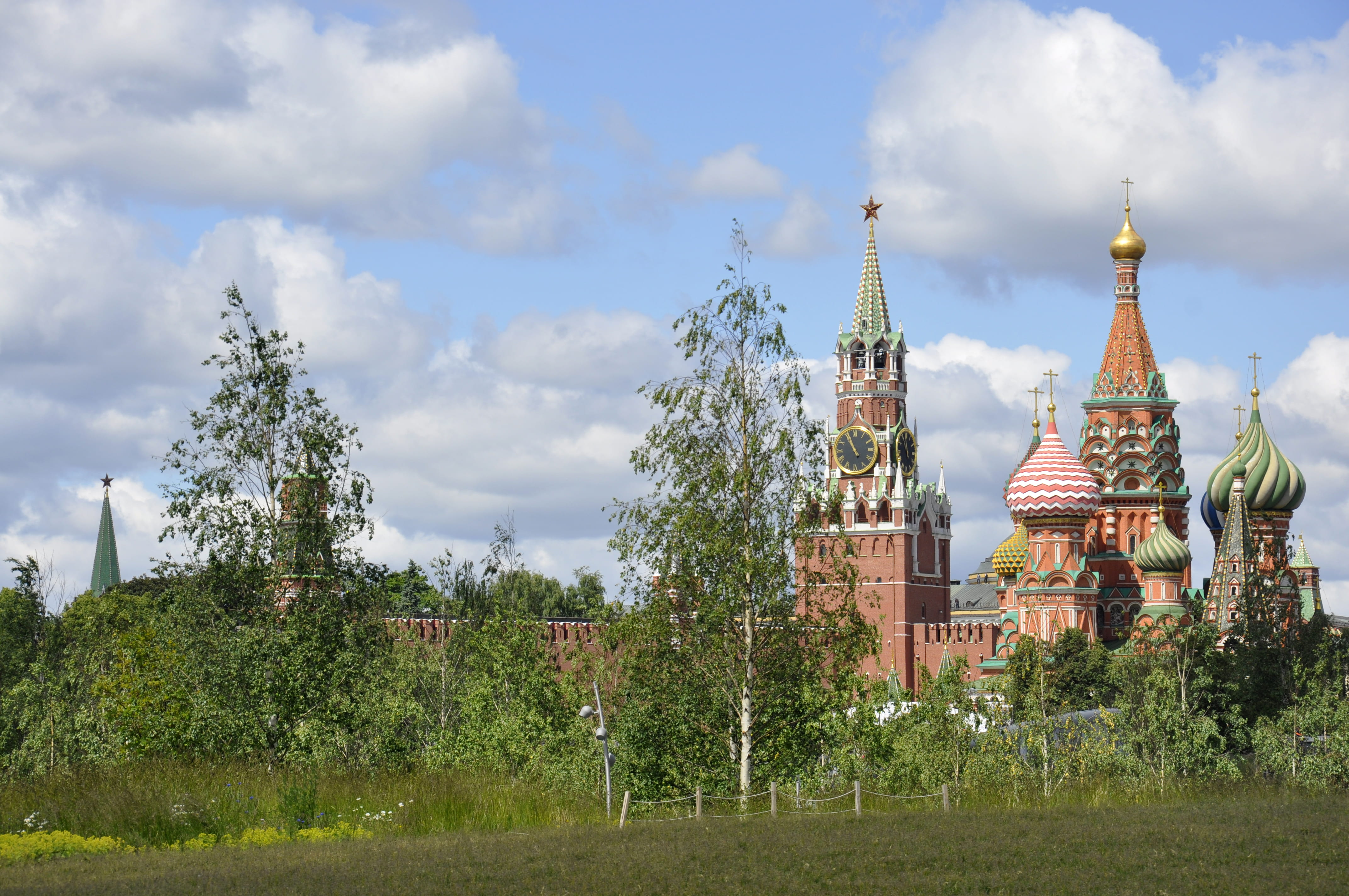 cloud - sky, belief, moscow, religion, kremlin, zaryadje, building, building exterior, no people, spirituality, nature, built structure, 4K, travel, tower, HD Wallpaper