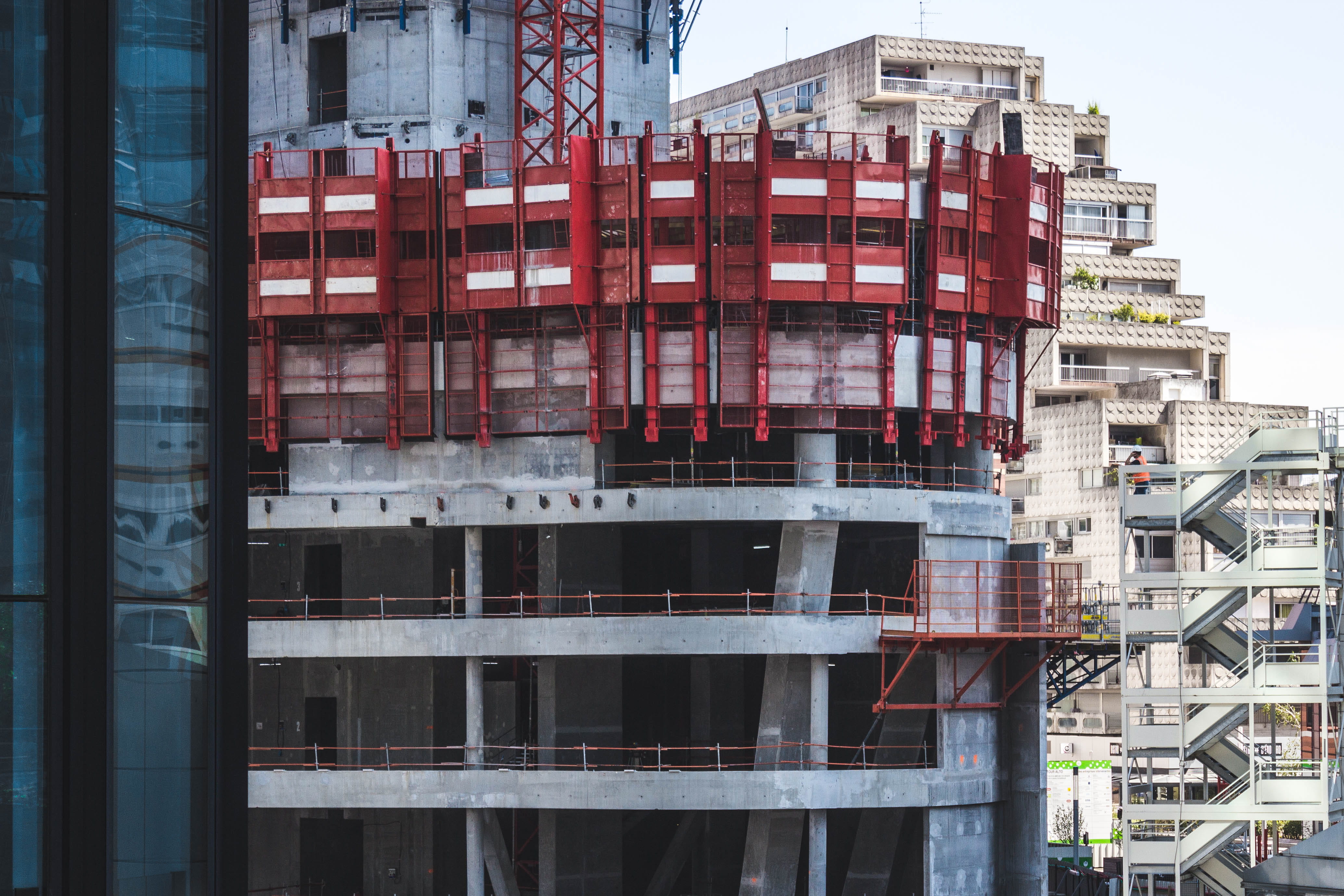 apartment, incomplete, residential district, red, futuristic, built structure, building exterior, office building exterior, innovation, la défense, nature, HD Wallpaper