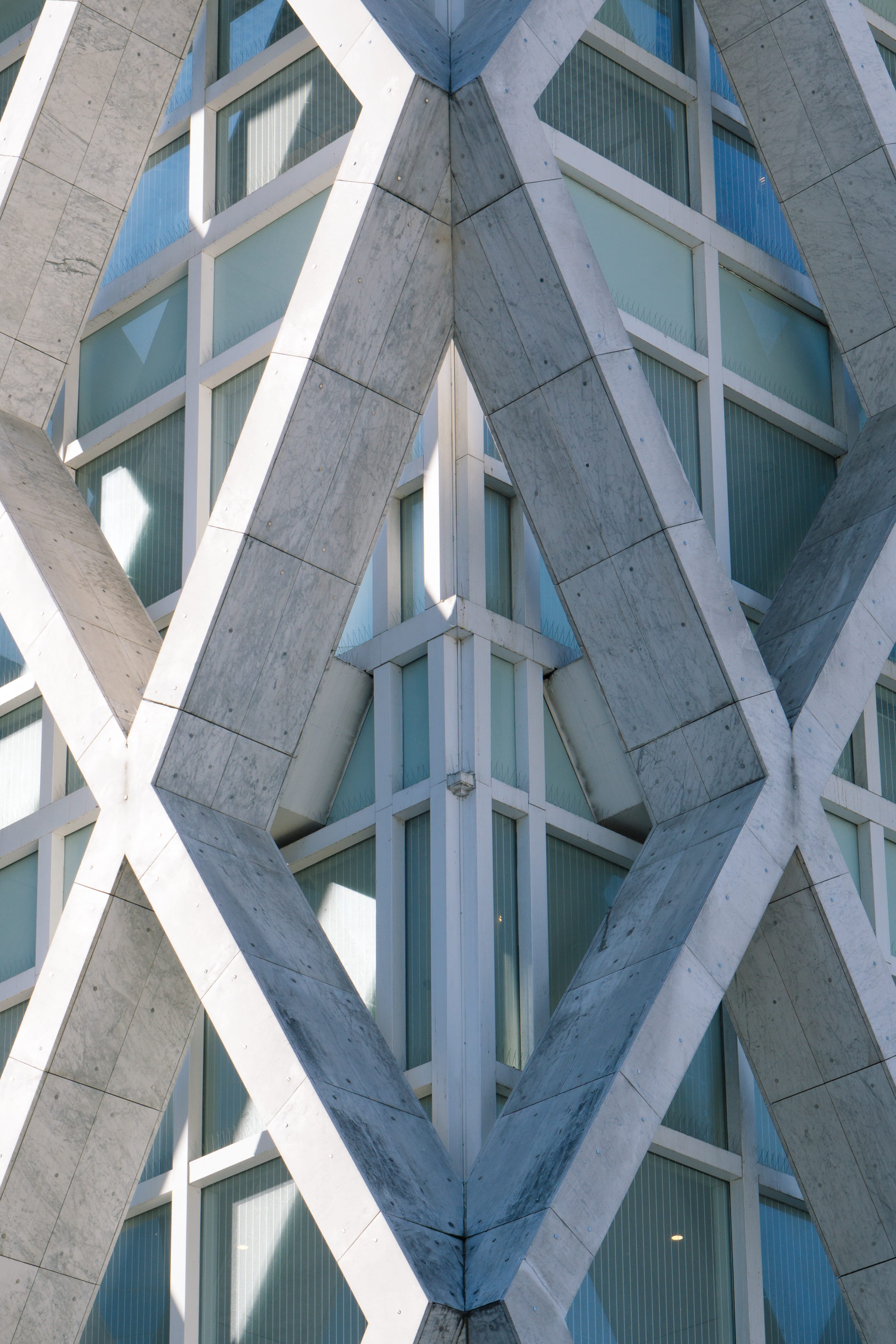 building exterior, low angle view, gray, la défense, ceiling, geometric shape, architecture, france, daytime, architectural feature, directly below, 4K, Phone HD Wallpaper