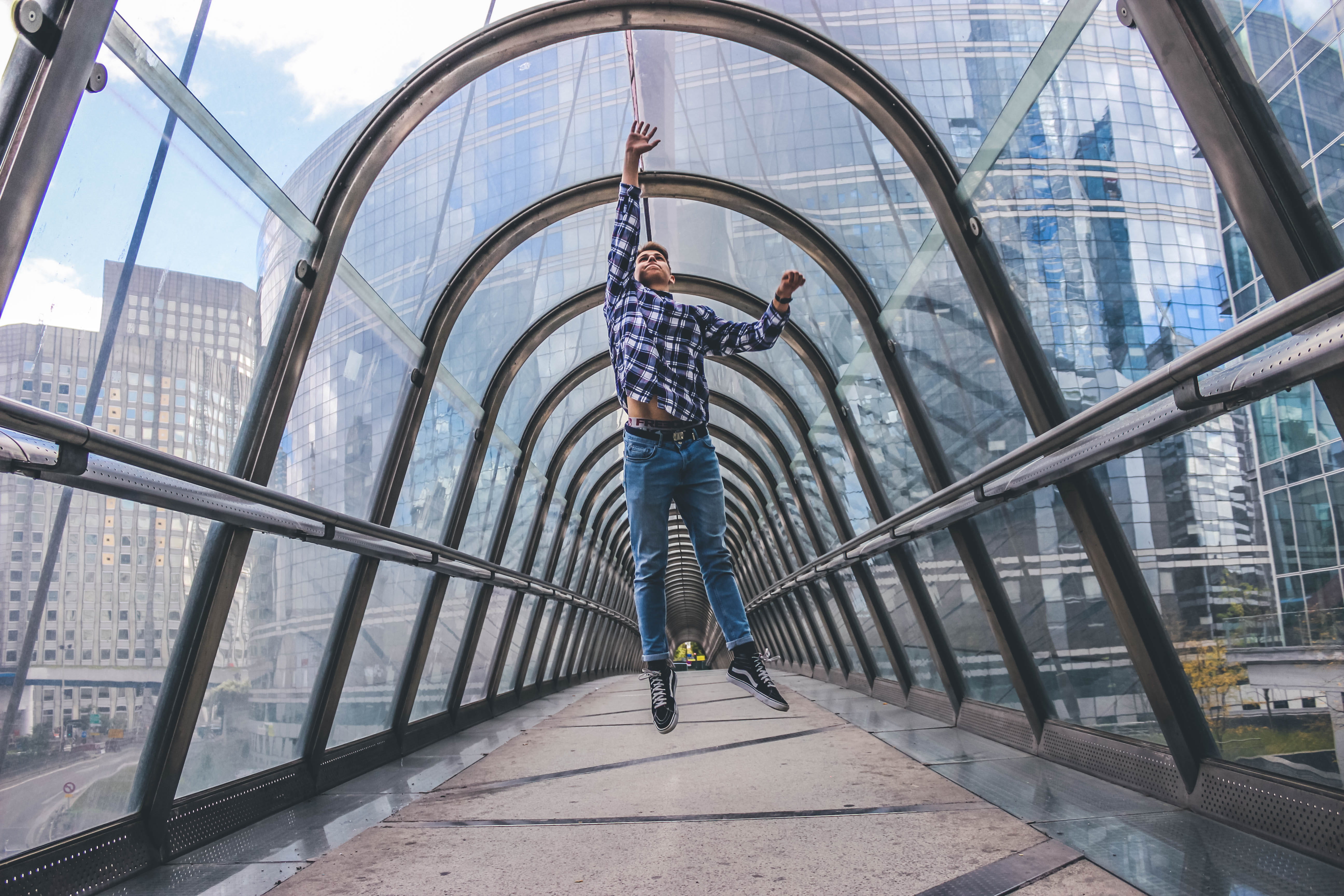 pedestrian, lifestyles, human, exercising, building exterior, jeans, footwear, metropolis, built structure, arms raised, person, banister, women, city, HD Wallpaper