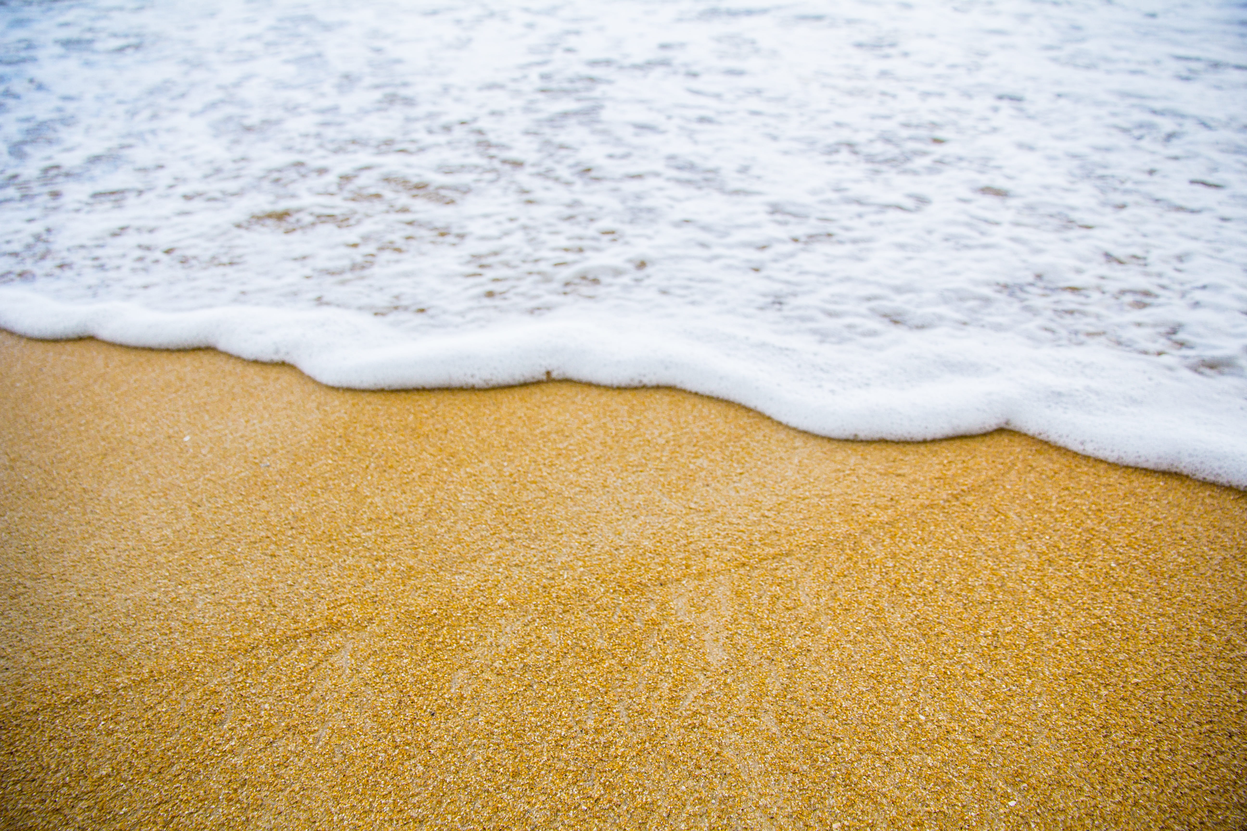 beach, resort, day, water, sport, white, outdoor, texture, waves, holiday, exotic, outdoors, sand, paradise, beauty in nature, daylight, foam, seashore, HD Wallpaper