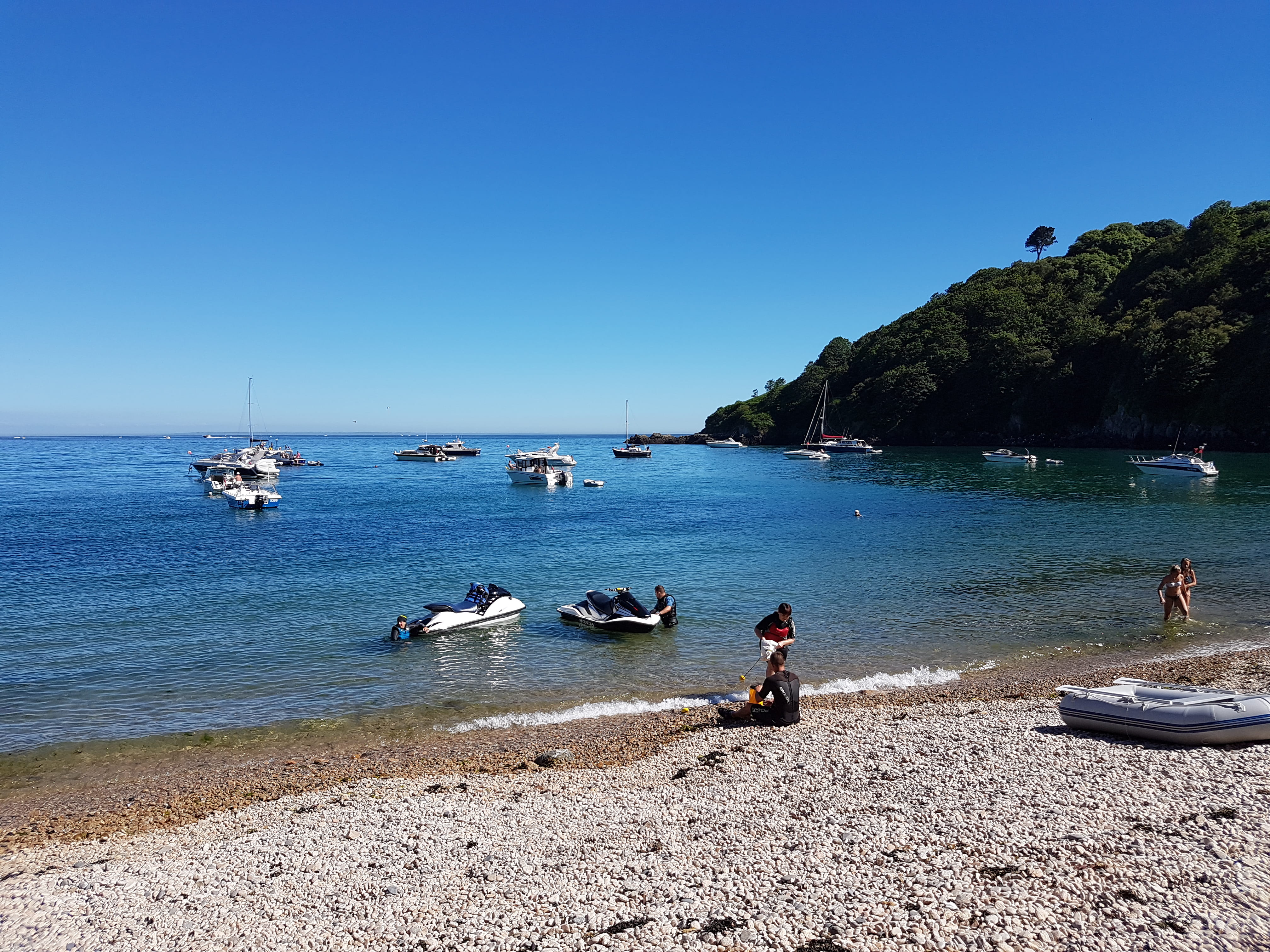 land, horizon over water, clear sky, outdoors, group of people, pebbles, sand, nautical vessel, sky, beauty in nature, mode of transportation, 4K, blue, HD Wallpaper