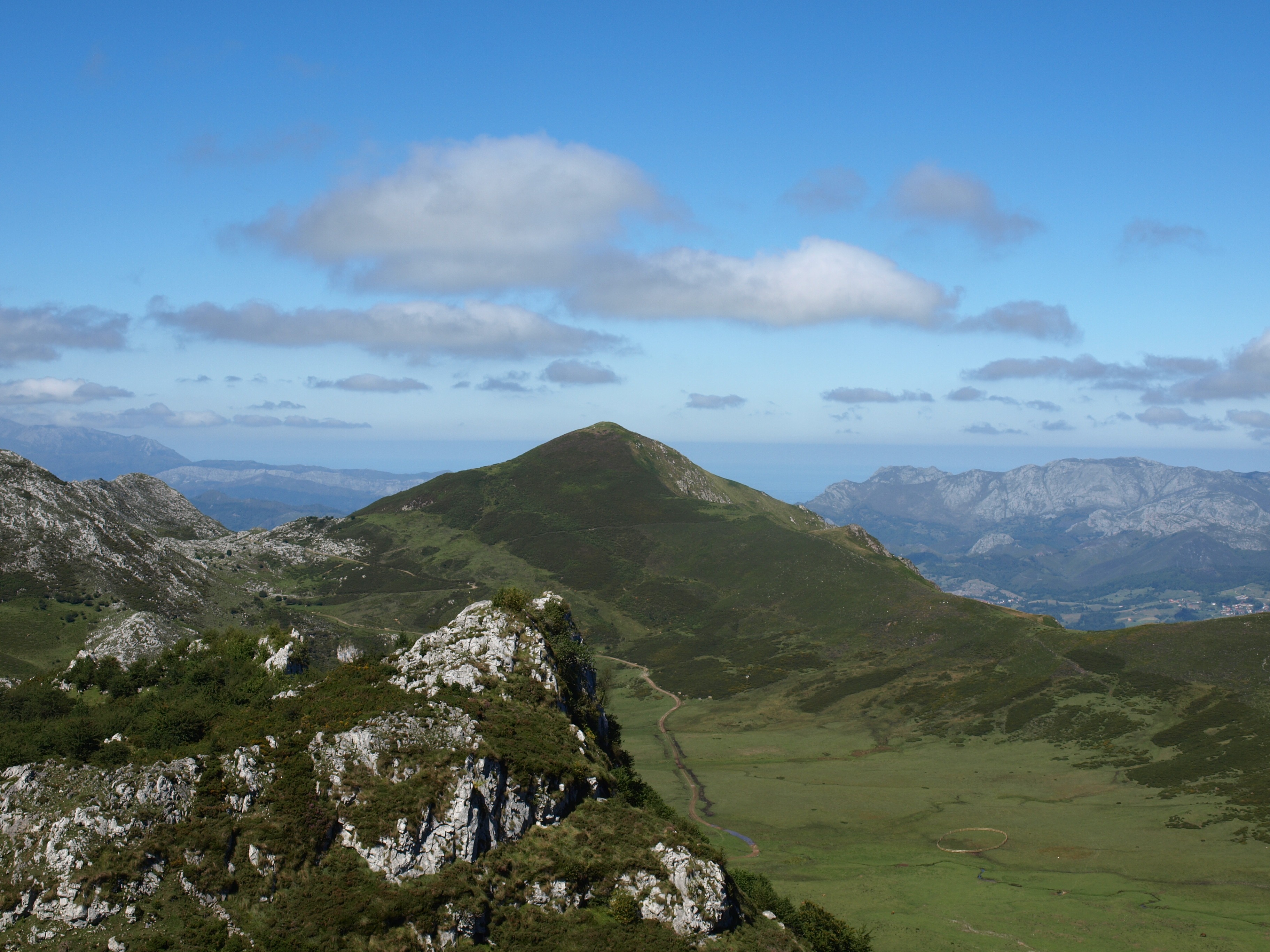 mountain range, no people, views, string, high, mountain peak, top, cloud - sky, mountain, mountains, natural, green color, day, land, clouds, cloud, point, HD Wallpaper