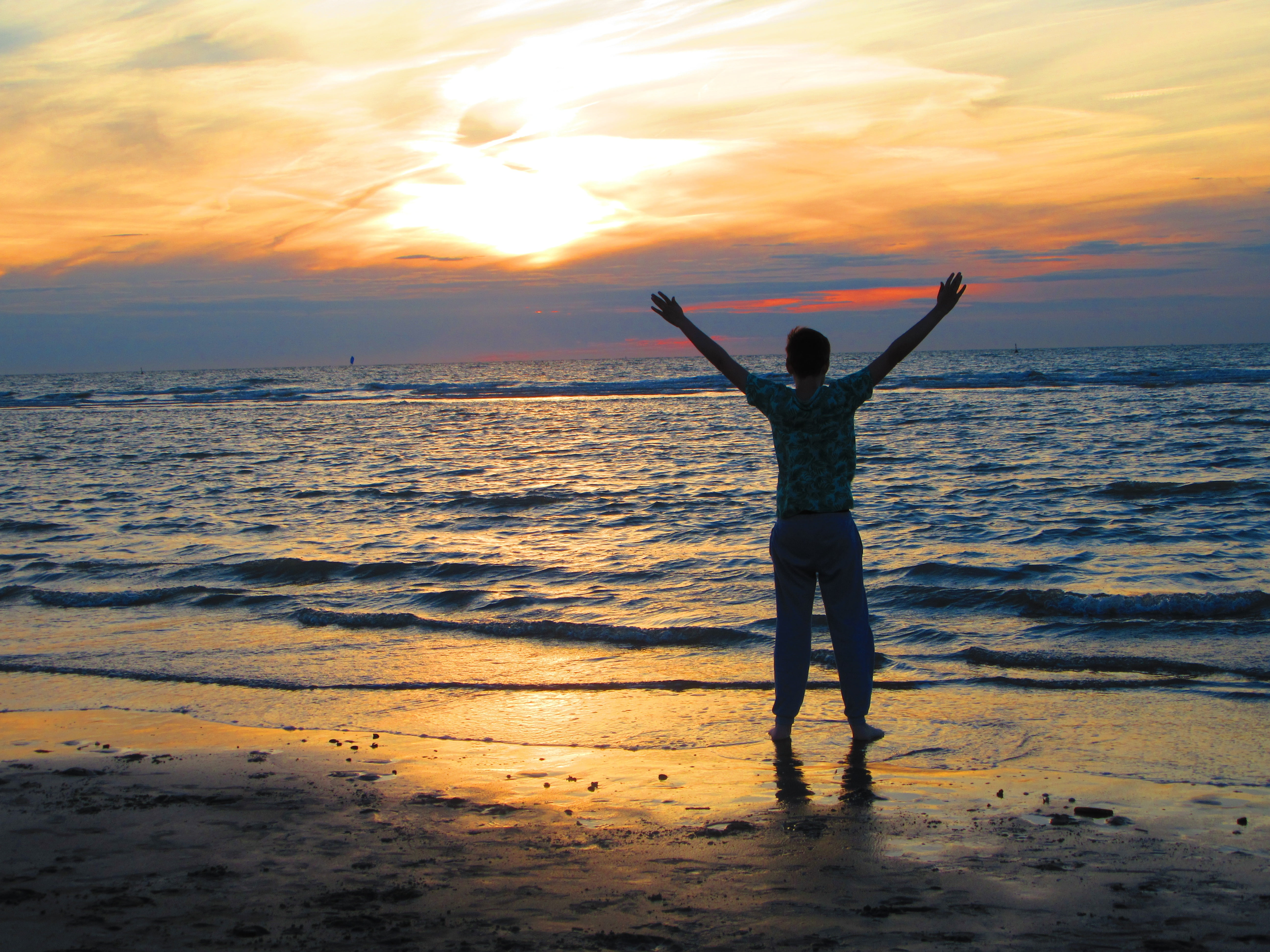man, cheerful, boy, rear view, orange color, waves, horizon, people, sky, silhouette, cloud - sky, horizon over water, joy, beach, beauty in nature, sea, HD Wallpaper