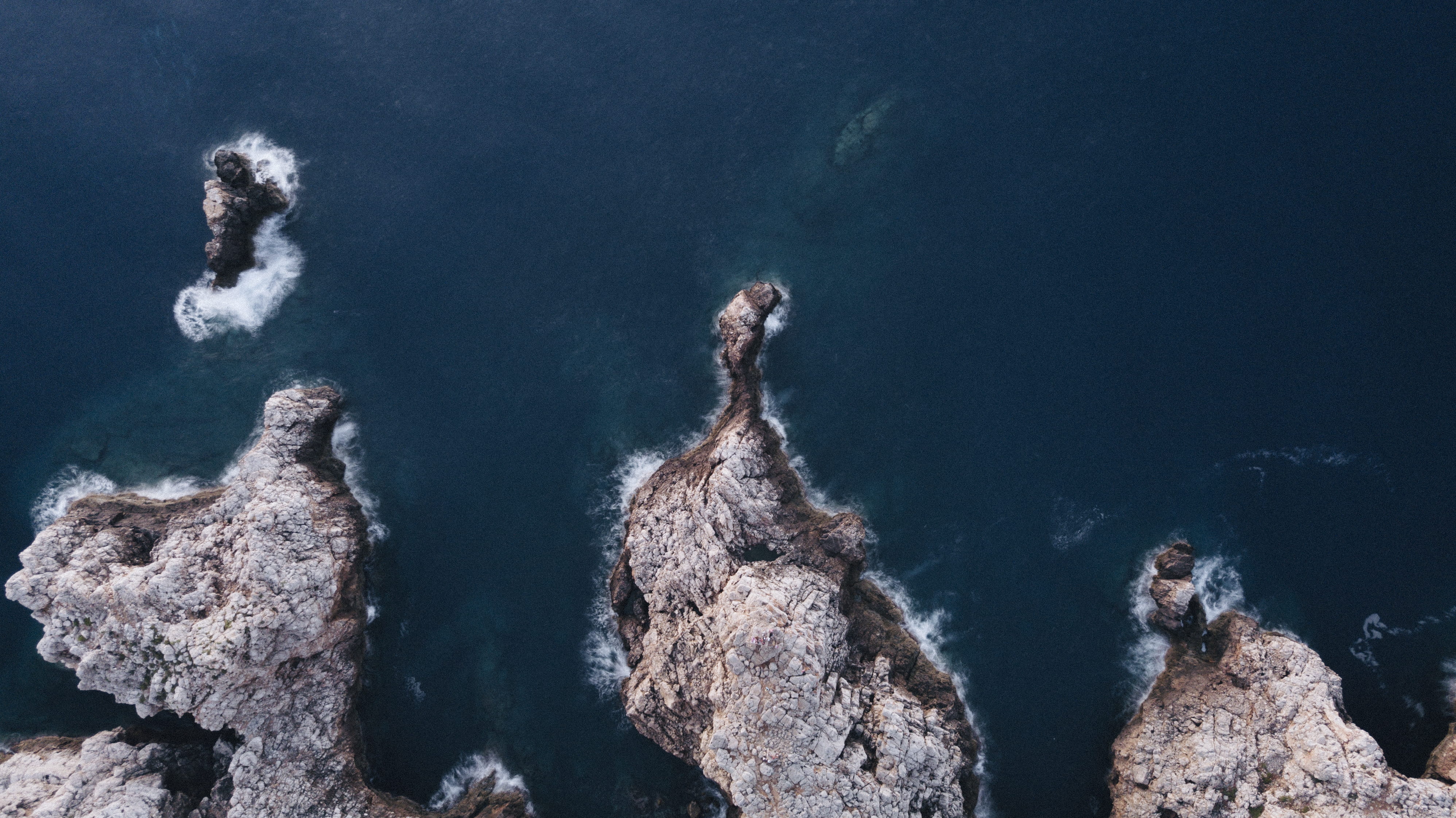 rock, spain, drone, drone view, aerial, 4K, beauty In Nature, scenics, looking down, sea, nature, reef, wafe, cliff, journey, wave, deep, menorca, summer, HD Wallpaper