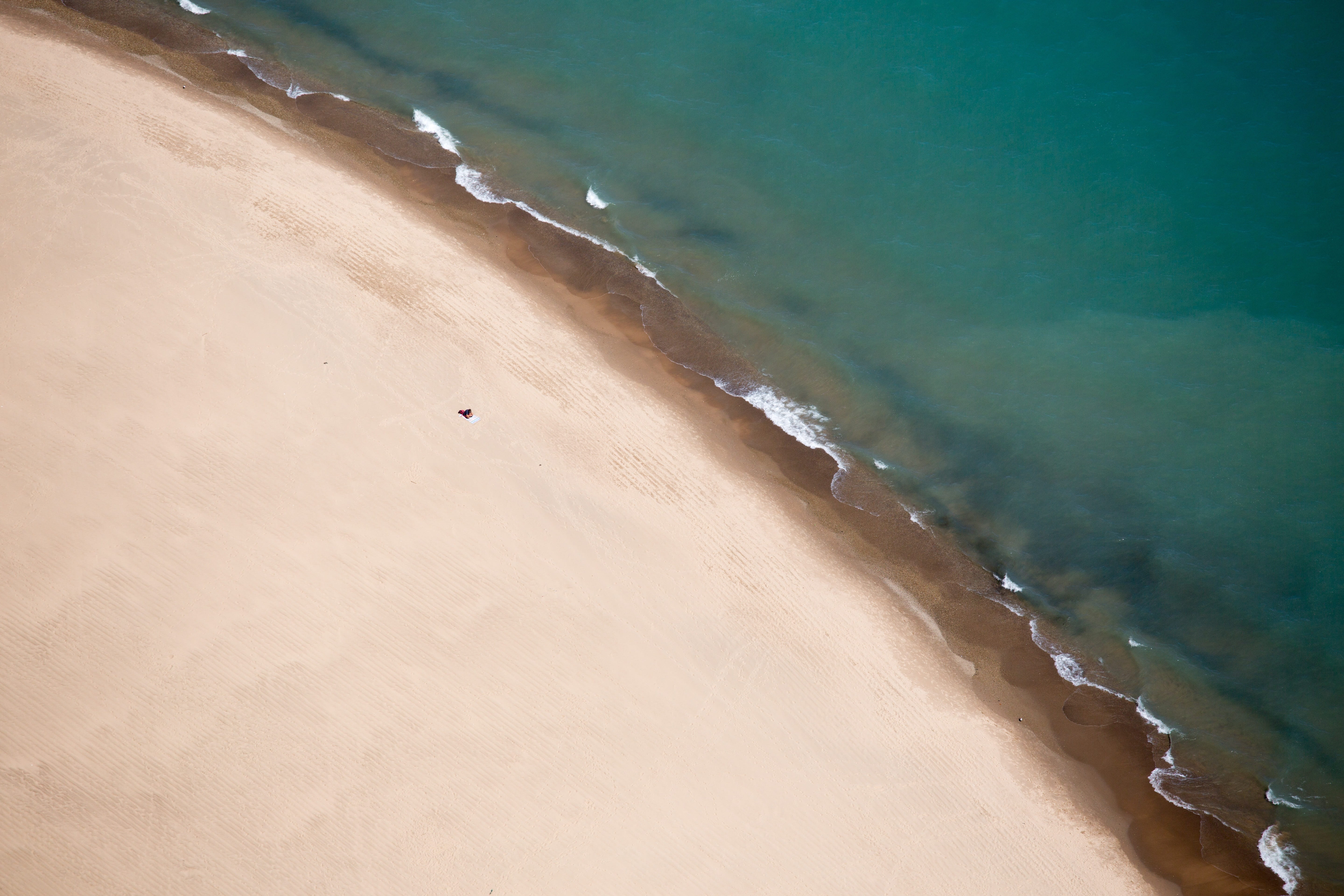 power in nature, shore, ocean, nature, seawave, tropical beach, waters edge, tropical, coast, day, splashing, white, tranquil scene, aerial, sand, land, HD Wallpaper