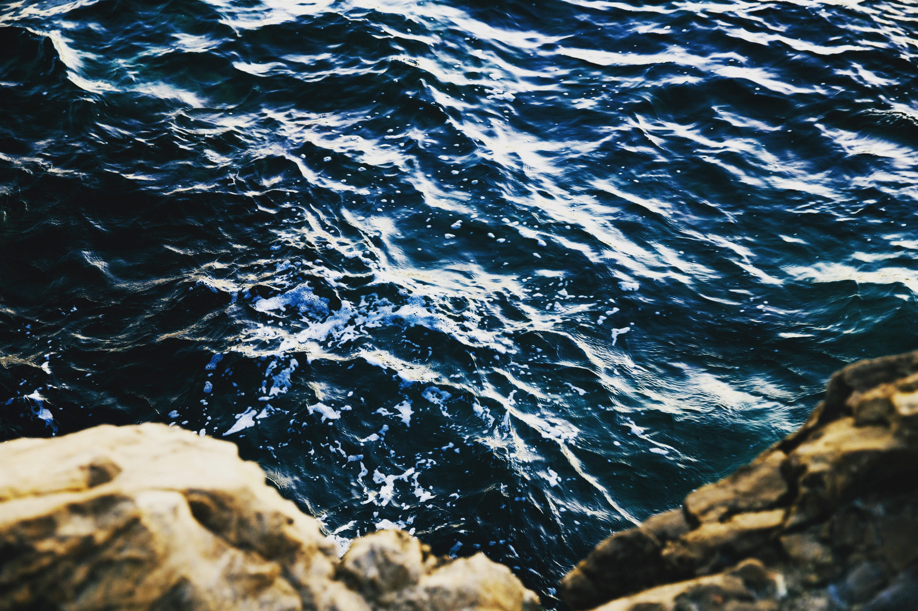 rock formation, seawaves, rough, no People, scenics - nature, 2K, rock - object, rock, solid, water wave, land, rippled, motion, sea, beauty in nature, HD Wallpaper