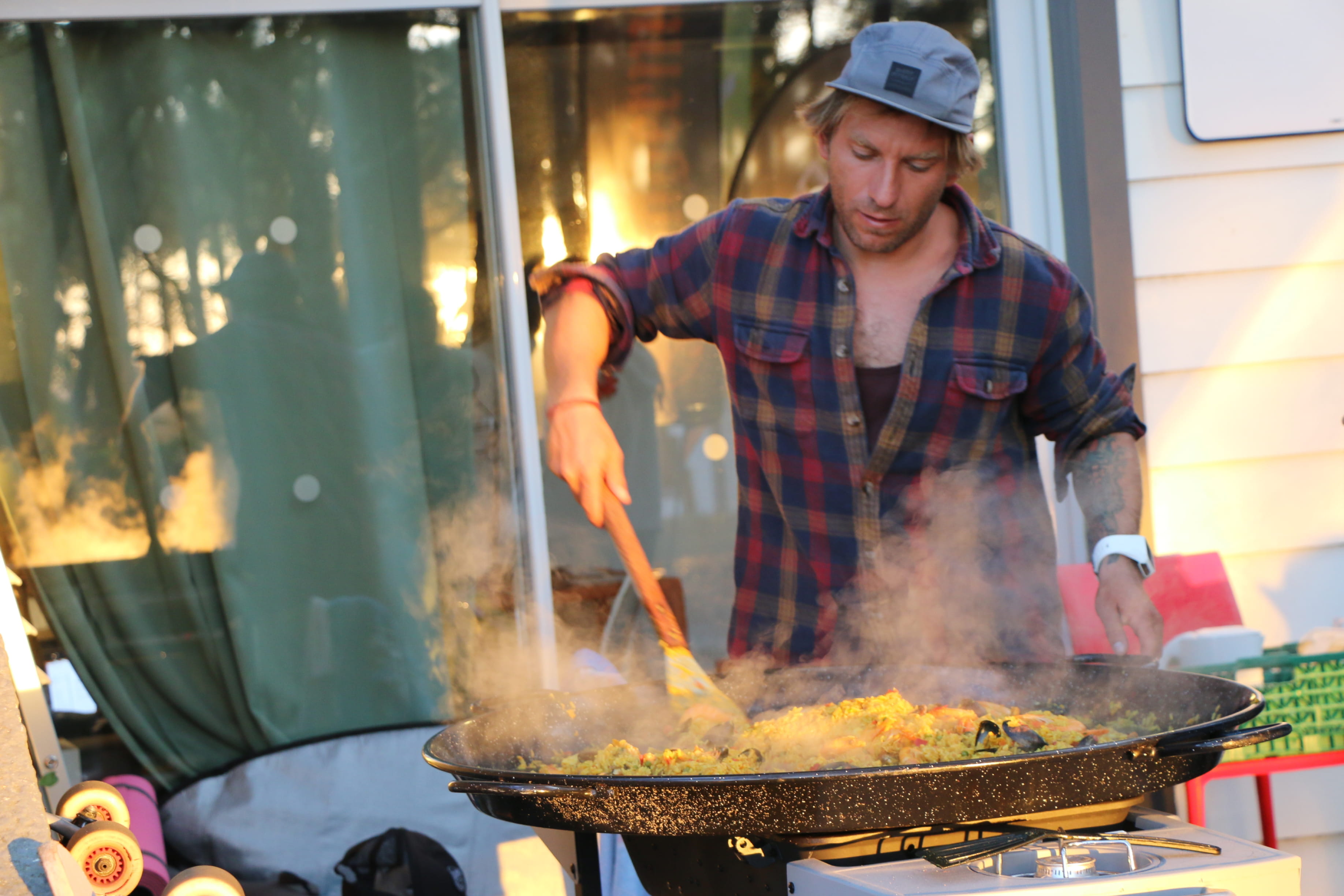 2K, cap, day, occupation, hossegor, barbecue, freshness, adult, paella, holding, food, rice, front view, men, france, outdoors, preparation, cooking, one person, HD Wallpaper
