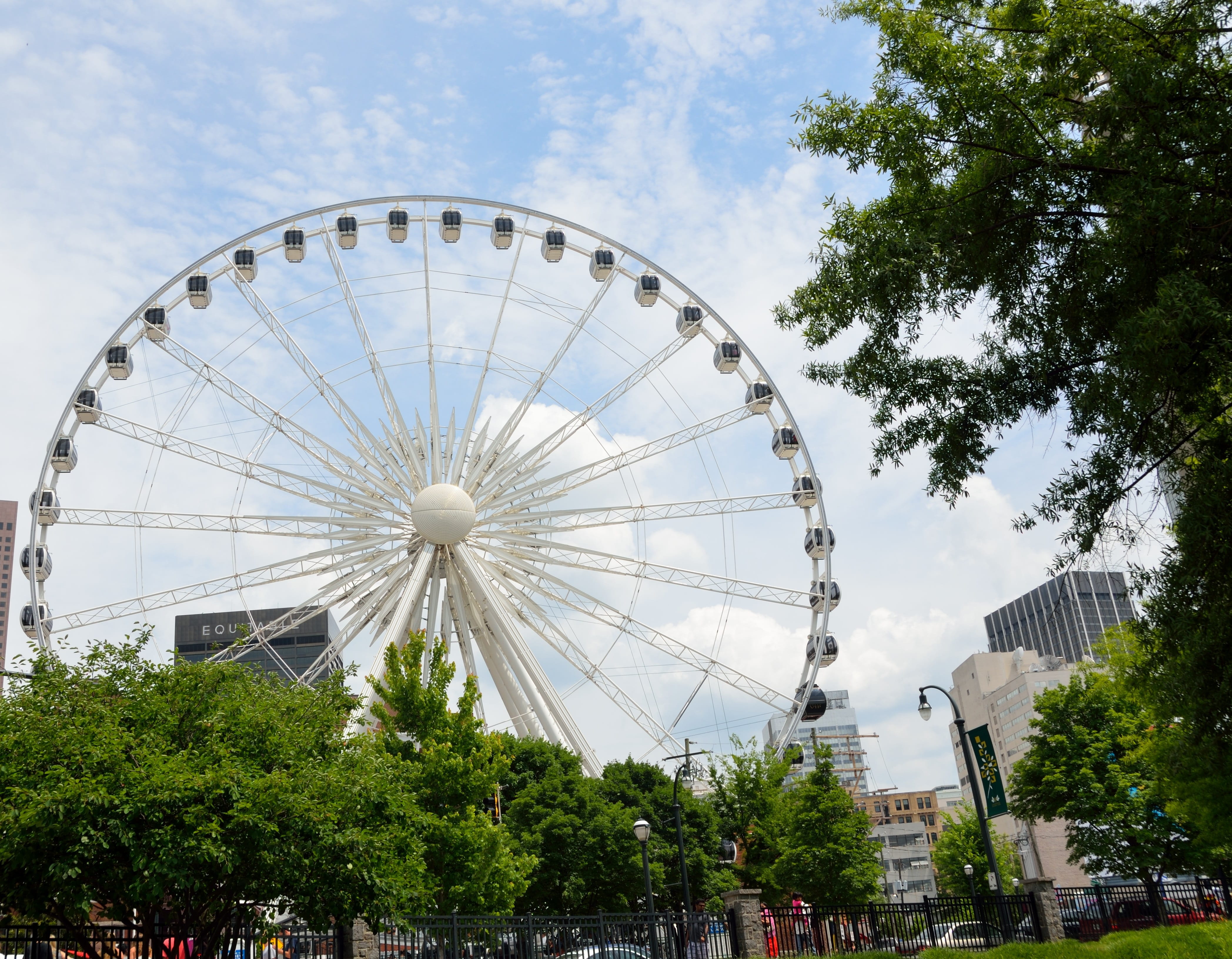 outdoors, scenery, park - Man Made Space, amusement park ride, large, ride, day, georgia, atlanta skyline, Ferris Wheel, buildings, cityscape, atlanta, HD Wallpaper