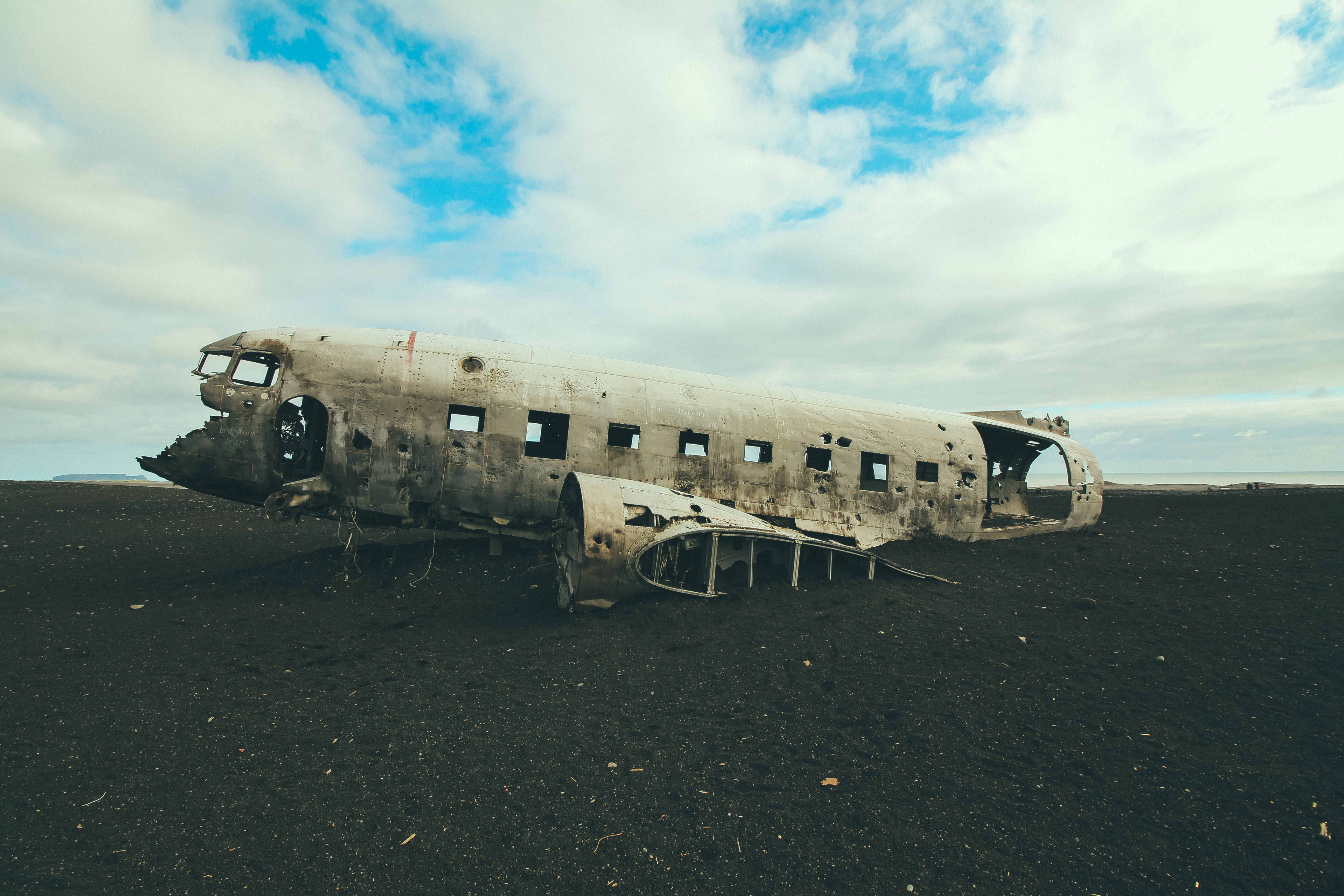 rusty, sky, black sand beach, airplane, accidents and disasters, photo, land, abandoned, navy, travel, surface, cloudy, history, no People, aerospace industry, HD Wallpaper