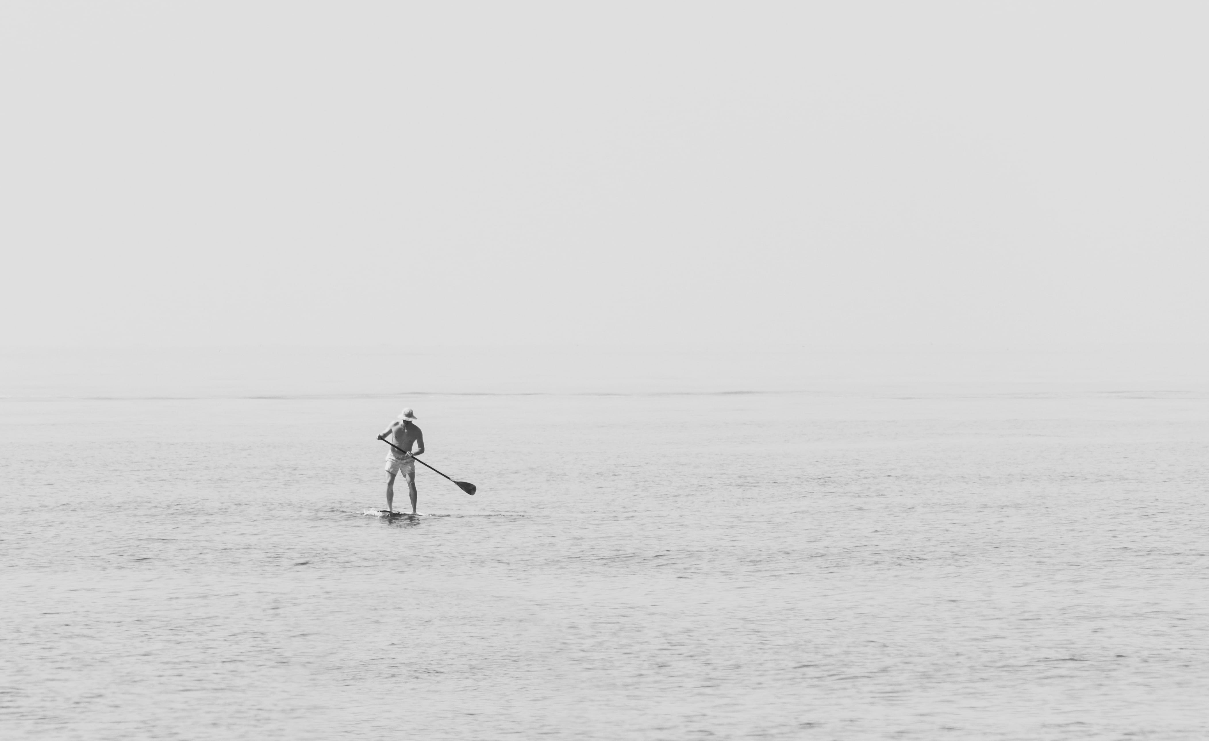 horizon, nature, one person, lifestyles, holiday, full length, water, 4K, ocean, outdoors, tranquil scene, minimal, tranquility, men, paddle, beach, sea, HD Wallpaper