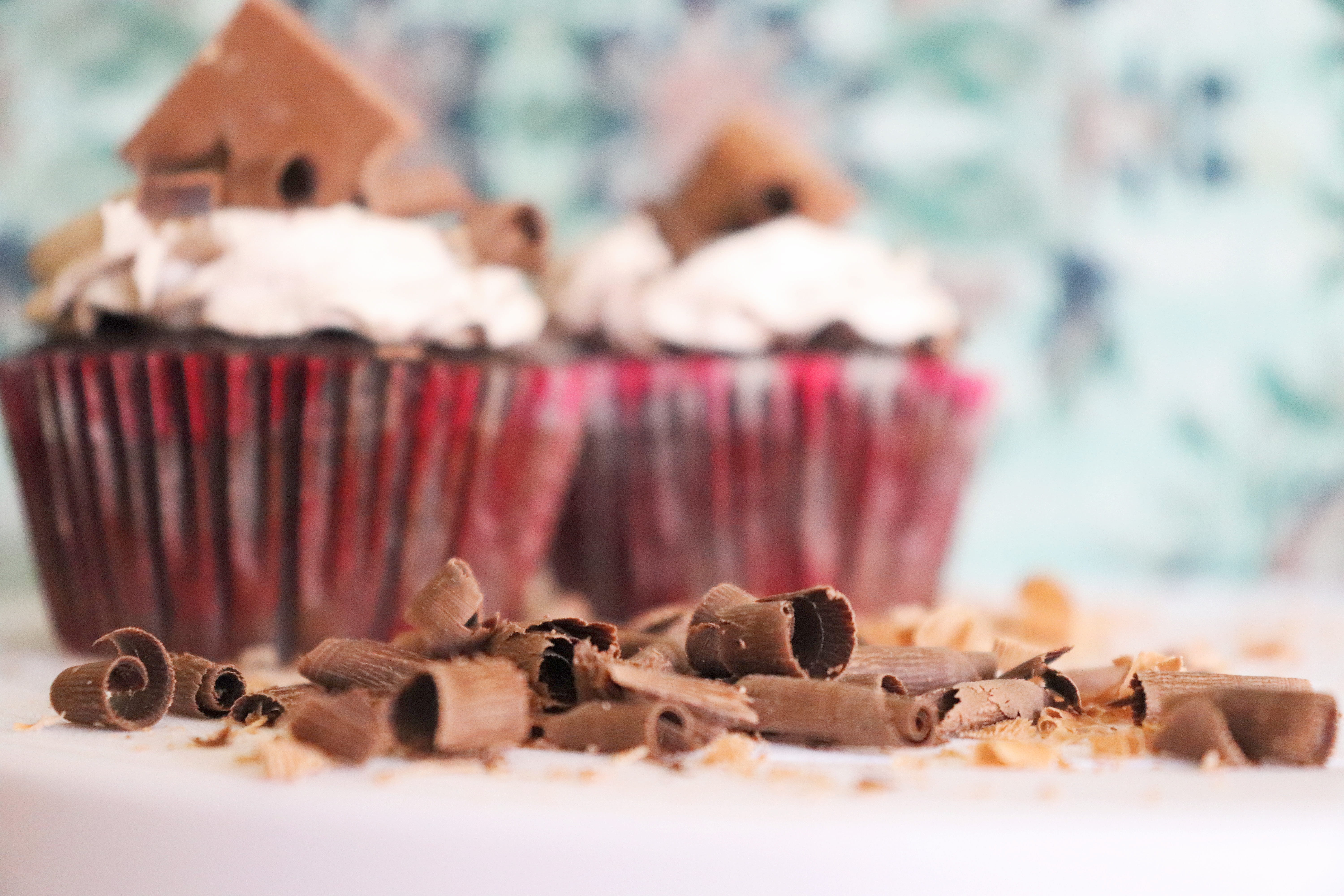 focus on foreground, creme, close-up, confectionery, food and drink, chocolate, temptation, sweet, shop, dessert, icing, celebration, day, food, baked, HD Wallpaper