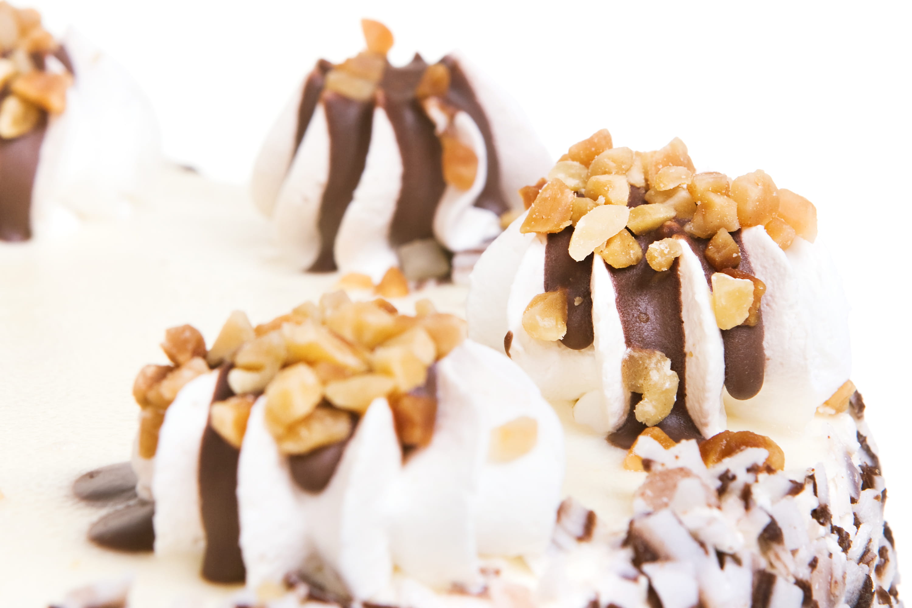 cake, temptation, crust, sweet, still life, meal, dining, dessert, cream, cupcake, yummy, diet, indulgence, fattening, close-up, almond, white, bake, nut - food, HD Wallpaper