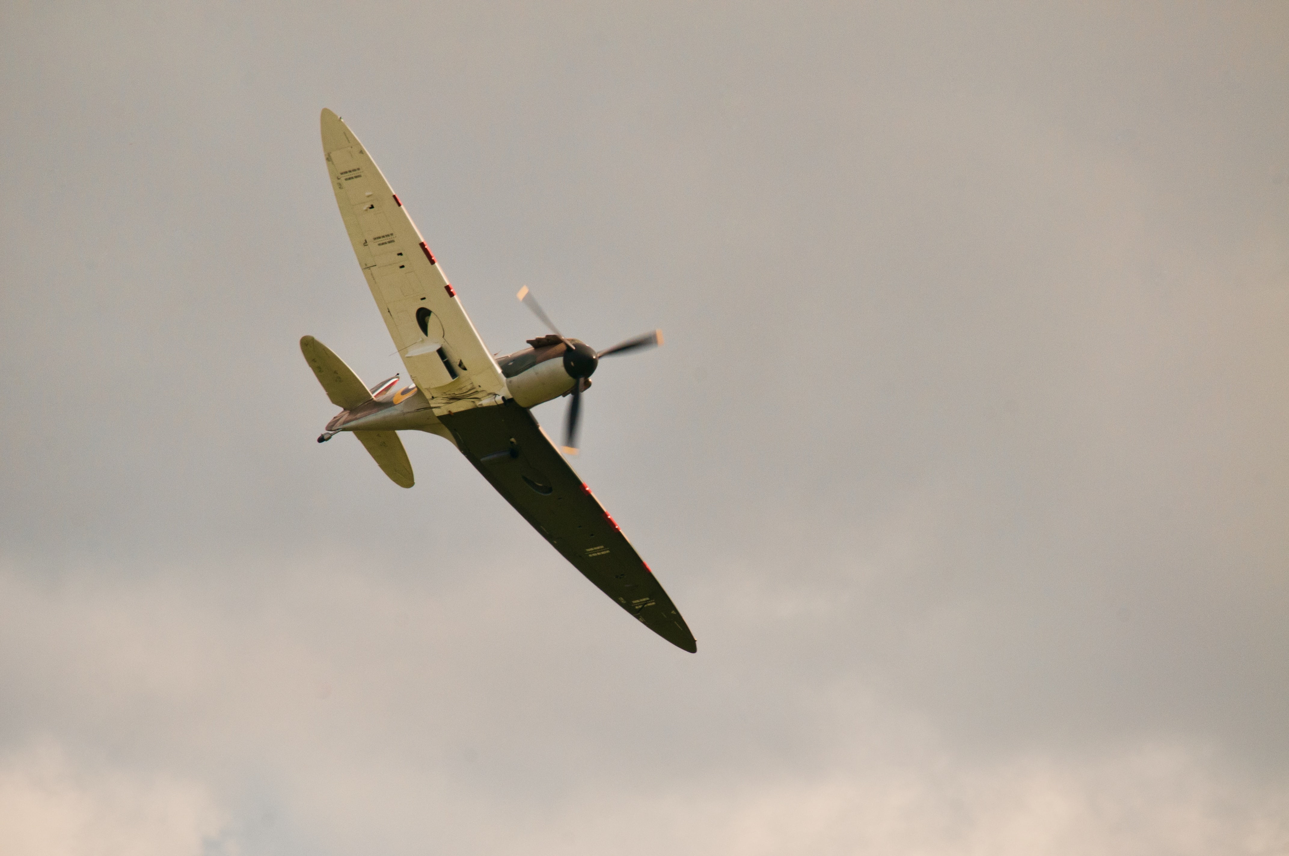cloud - sky, sports activity, side view, history, outdoors, airplane, air vehicle, aerobatics, ww2, motion, no people, 4K, single object, air force, mid-air, HD Wallpaper