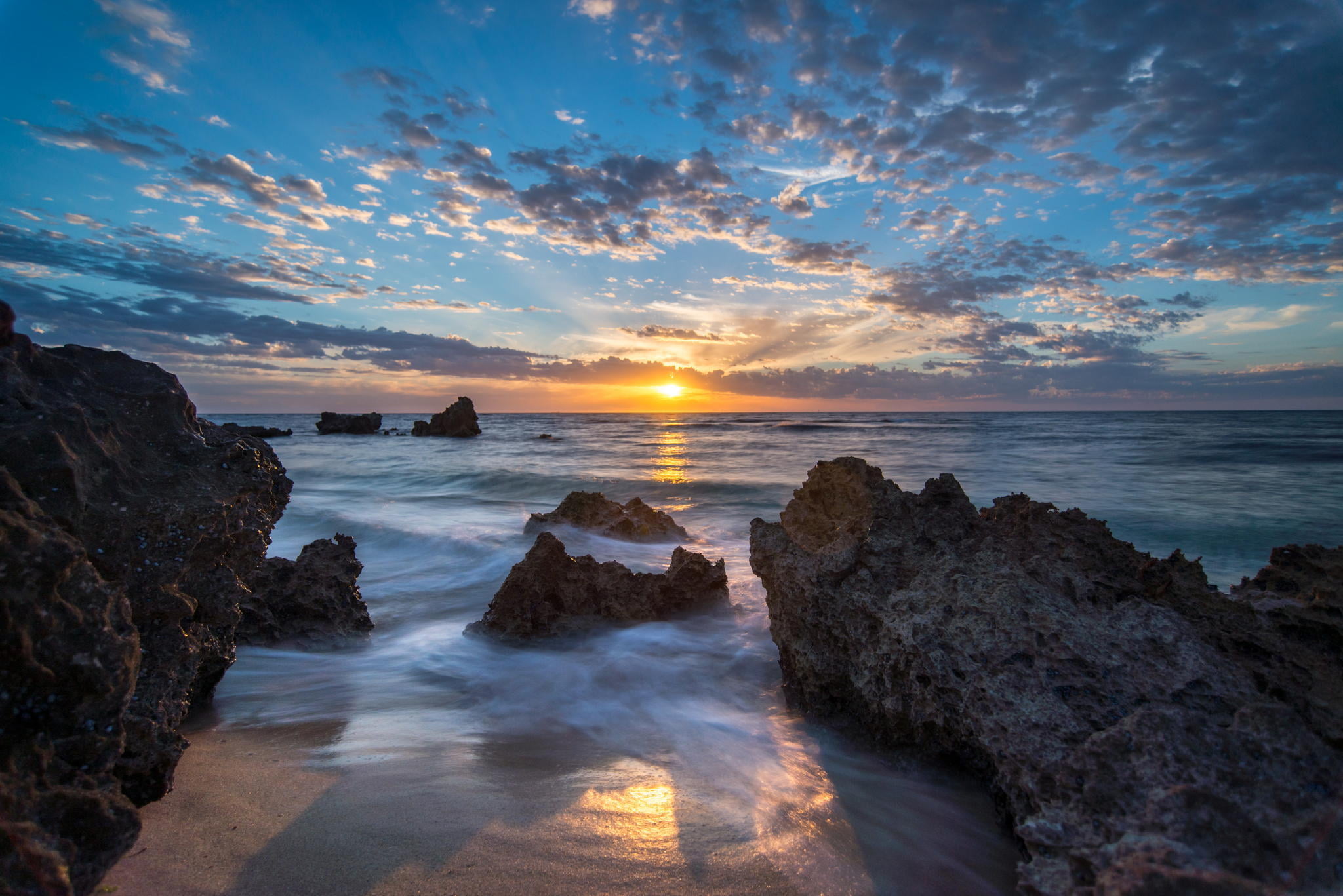 scenics, no People, waters Edge, scenics - nature, reflection, outdoors, sunlight, idyllic, sunrise - Dawn, sun, summer, wave, tranquil Scene, stones, water, HD Wallpaper