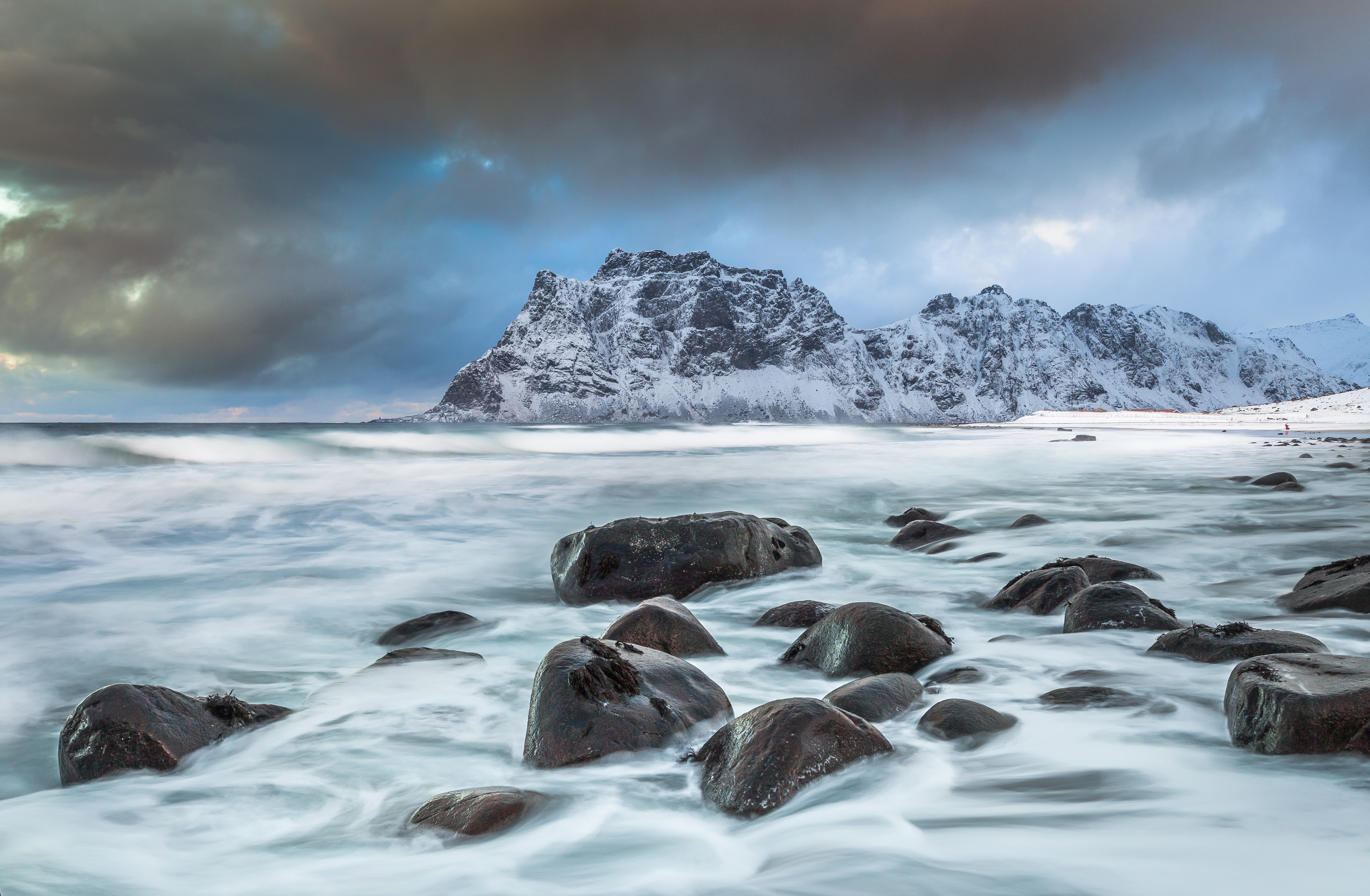 5K, Norwegian Sea, Lofoten, Utakleiv beach, Vestvågøy, mountains, Norwegian fishing village, Norway, stones, coast, sea, Beach Outclaim, The Norwegian, HD Wallpaper