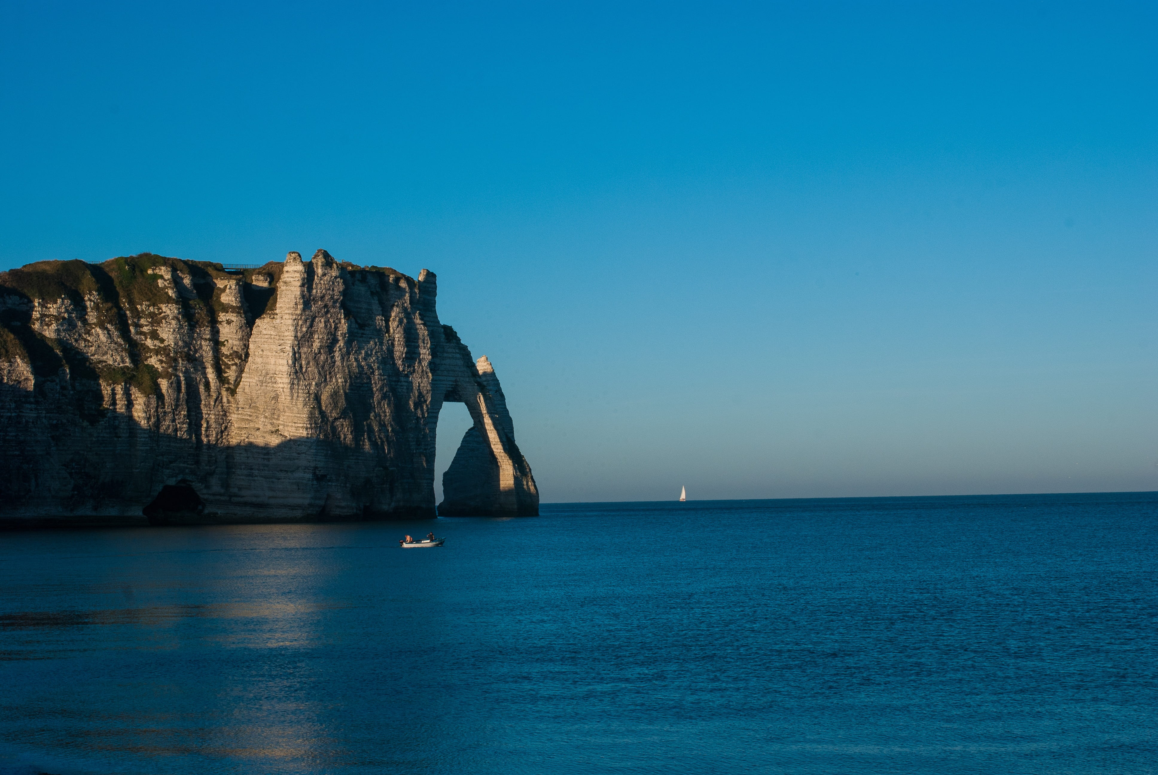 limestone, rocks, cliff, horizon, beauty in nature, tranquil scene, landscape, nature, sky, no people, ark, eroded, rock formation, sea, rock, water, holiday, HD Wallpaper
