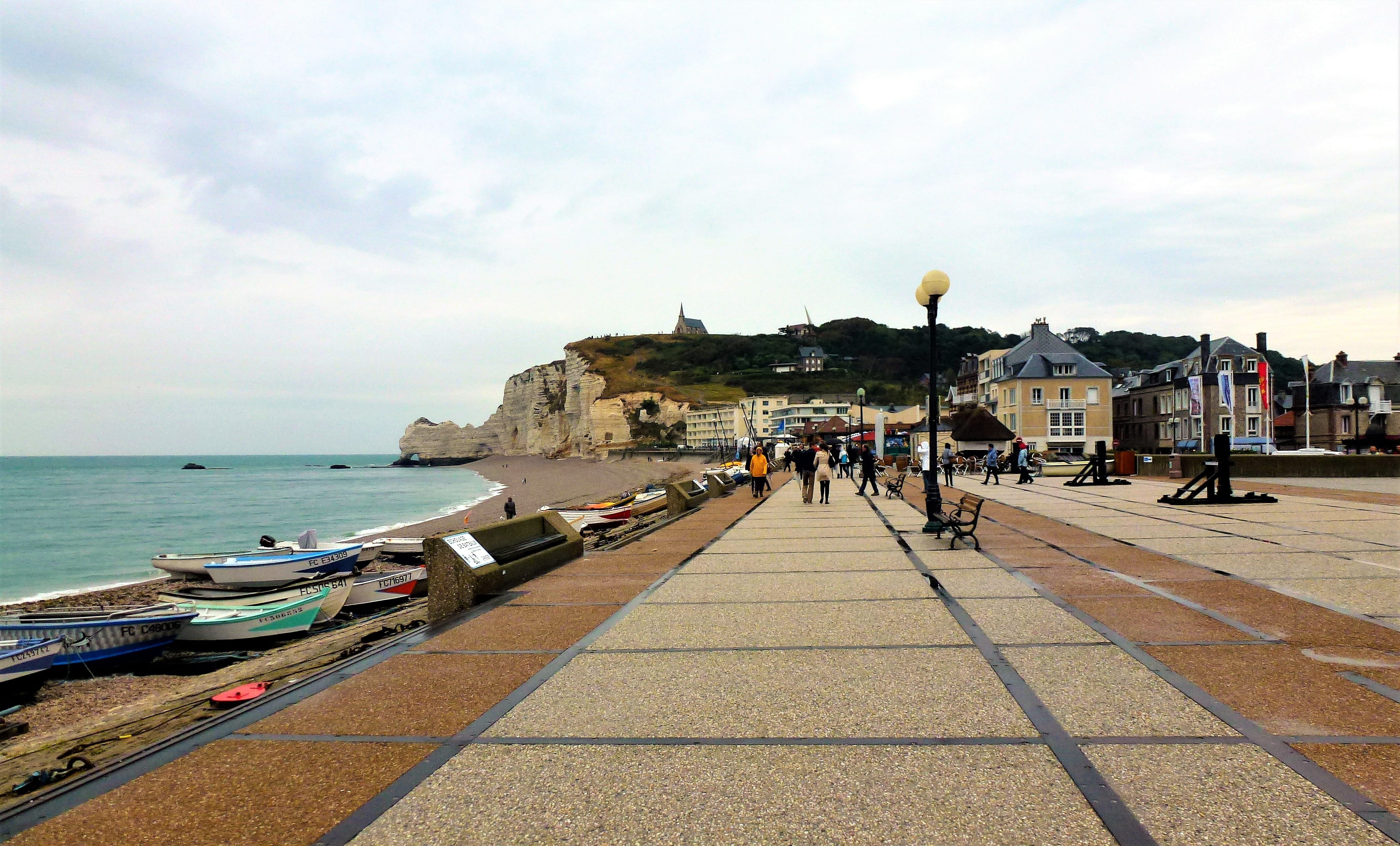 building exterior, ocean, city, normandy, outdoors, architecture, nature, group of people, real people, beach pebble, travel destinations, sea, etretat, HD Wallpaper