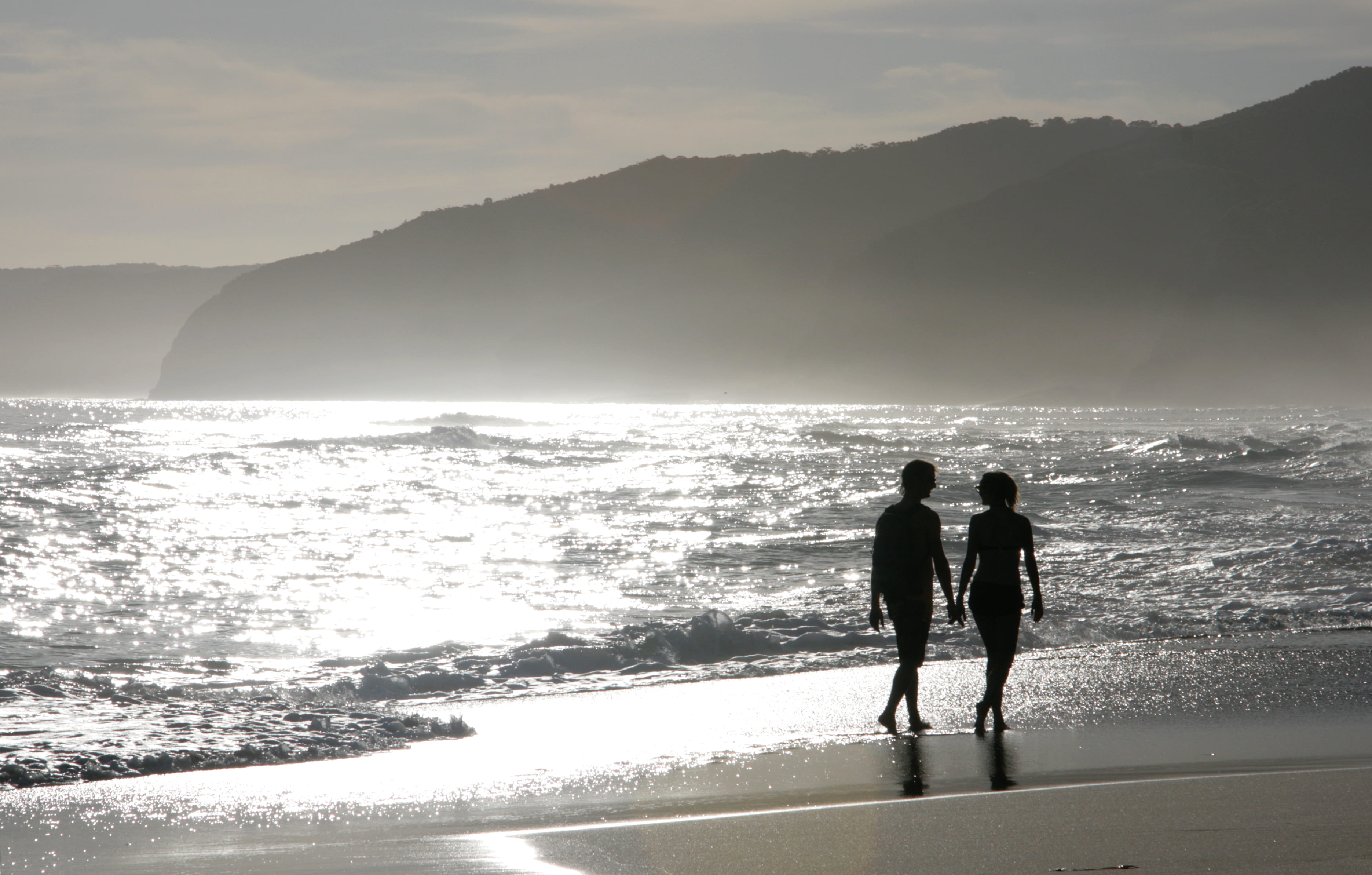 mountain, standing, couple, leisure activity, peterborough, water, nature, great ocean road, 2K, rear view, positive emotion, beach, people, couple - relationship, HD Wallpaper