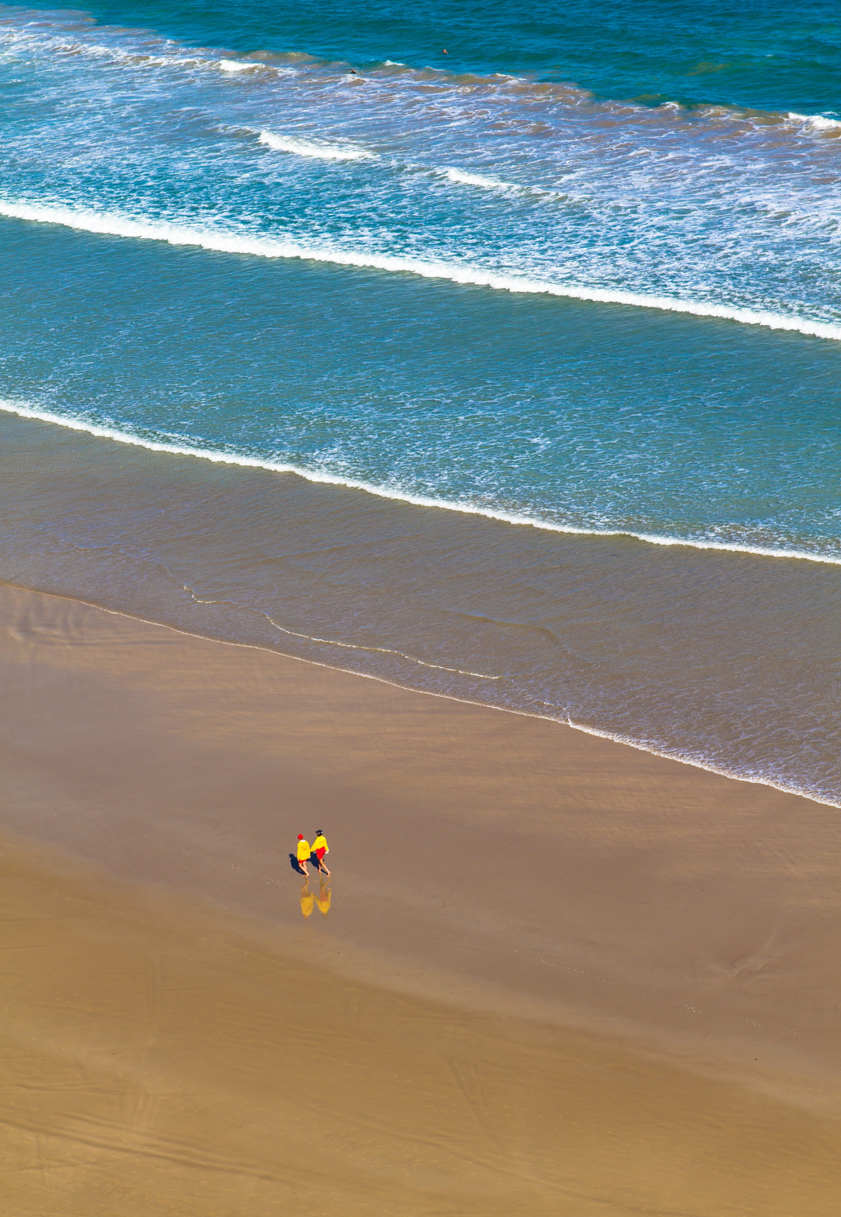 motion, travel, sand, 4K, great ocean road, ocean, walking, outdoors, australia, no people, photoholgic, sunlight, tranquil scene, sea, nature, peterborough, Phone HD Wallpaper