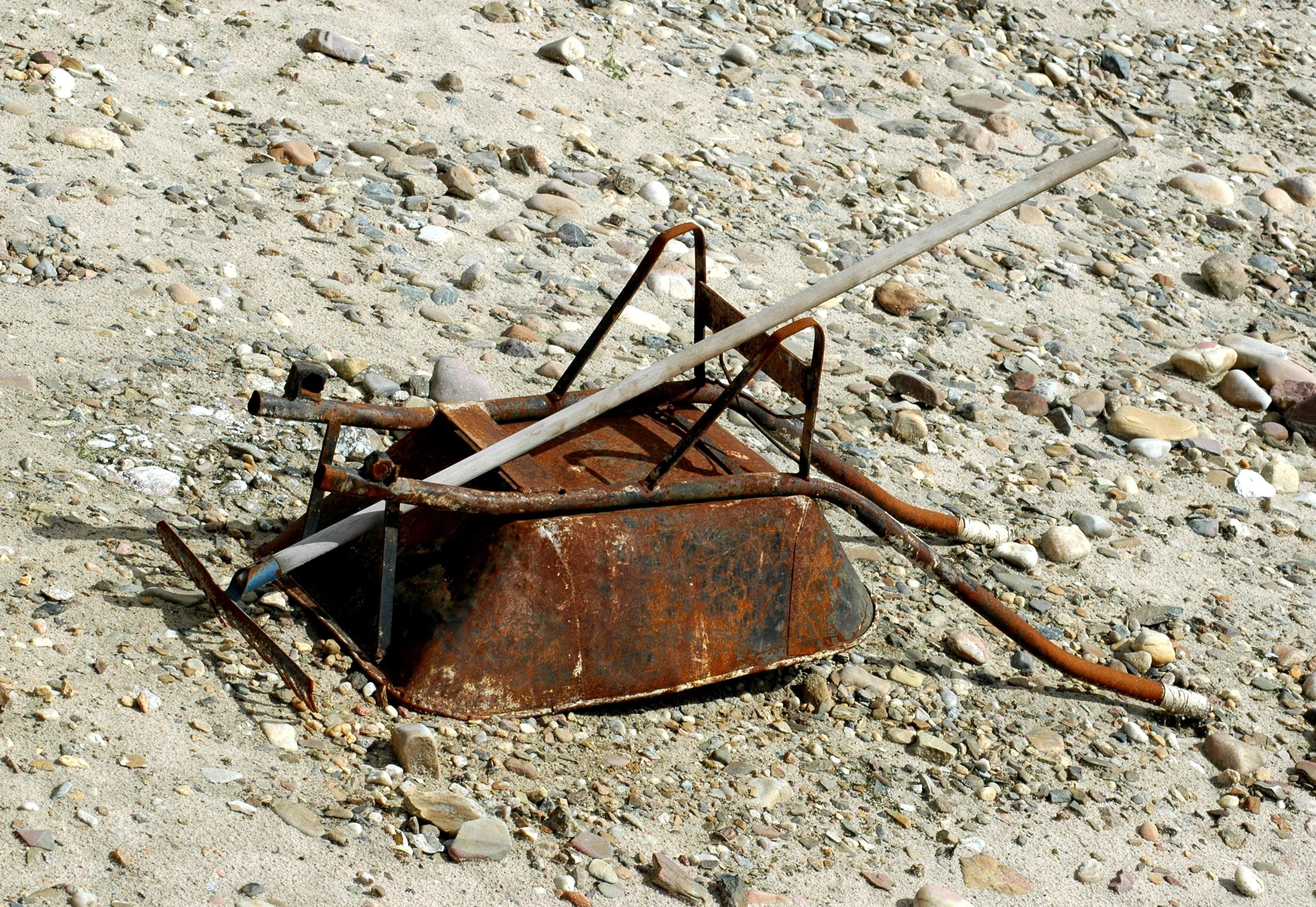 obsolete, beach, abandoned, sea, broken, no people, run-down, deterioration, rusty, high angle view, weathered, metal, sunlight, Work, decline, day, old, HD Wallpaper