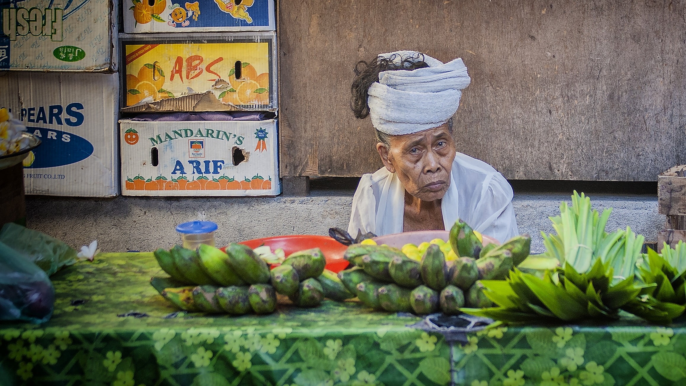 old woman, near, market, travel, small business, bananas, bali, table, 1080P, people, food and drink, adult, healthy eating, fruit, gray, klungkung, woman, HD Wallpaper