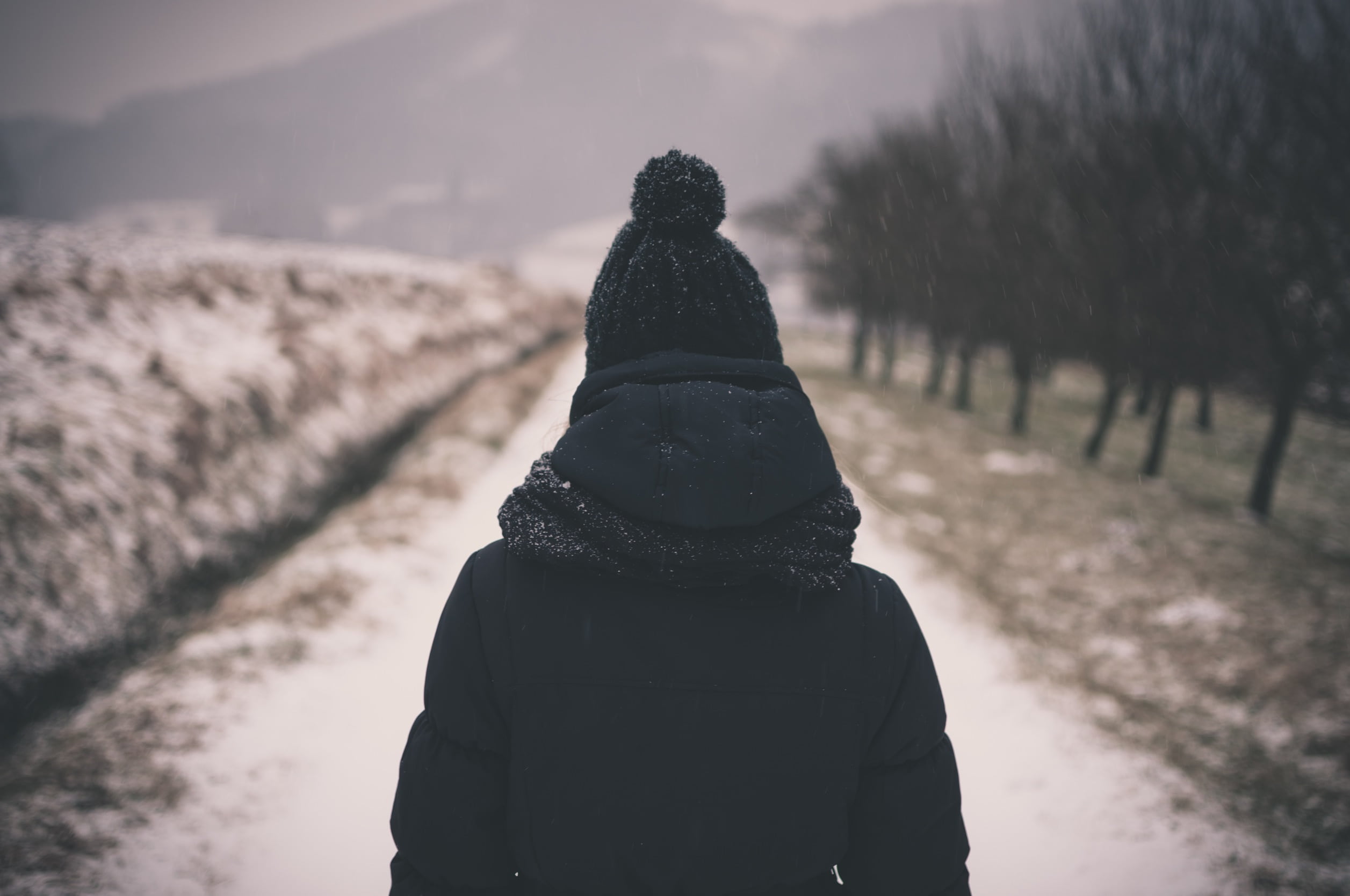 wearing, nature, focus on foreground, 1080P, people, lifestyles, day, plant, hat, cold temperature, tree, clothing, the way forward, black, winter, bubble, HD Wallpaper