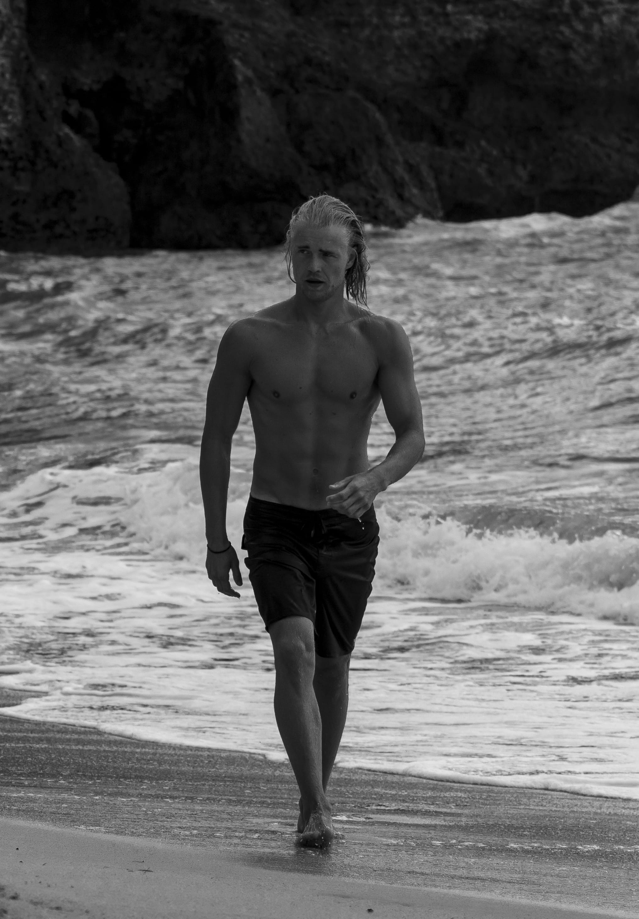 summer, sea waves, land, clothing, walking, man, back, seashore, along, coast, shirtless, lifestyles, young adult, water, skin, nature, standing, shorts, Phone HD Wallpaper