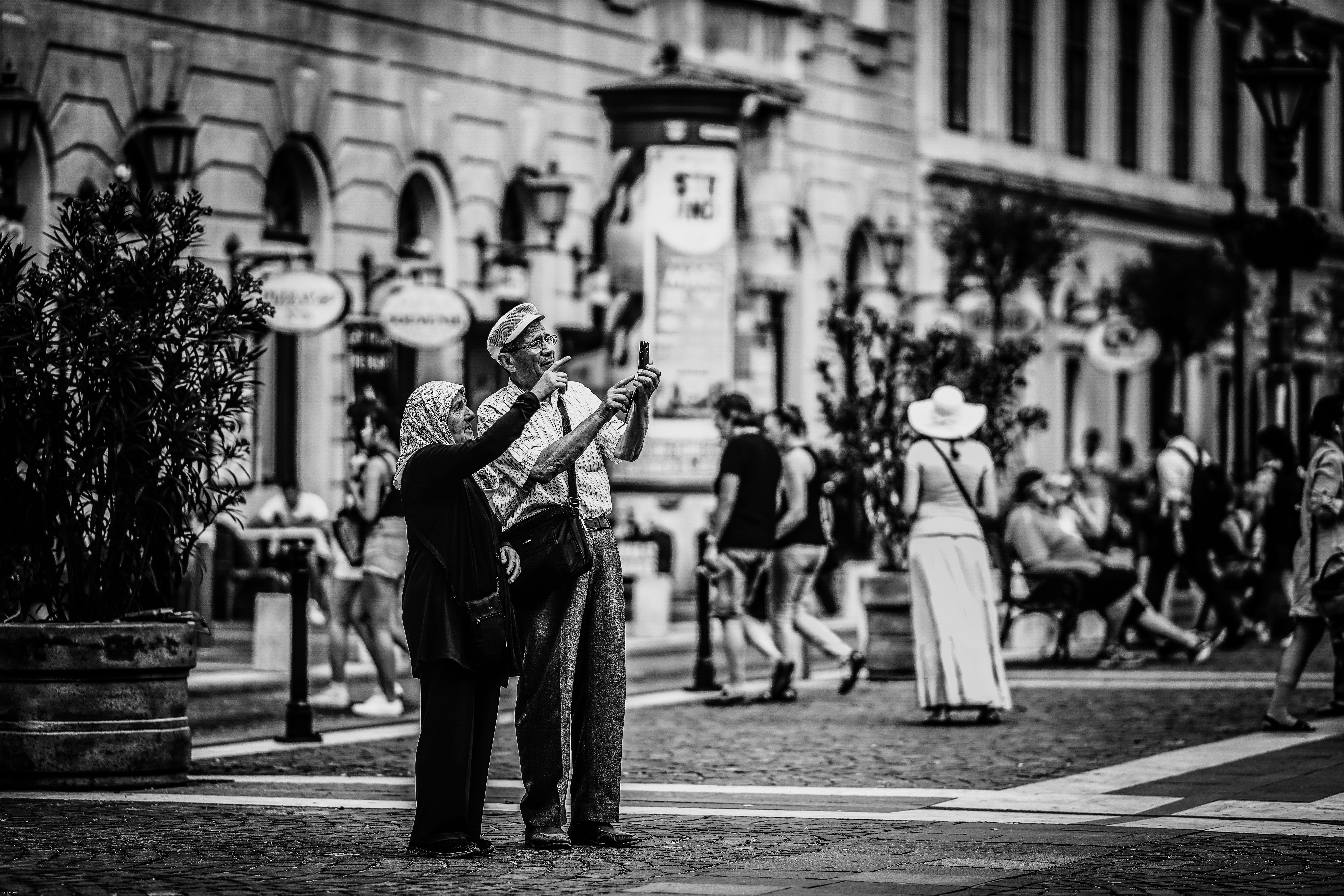 photo, cintage, leisure activities, patio, real people, couple, greyscale, grey, smile, finger point, musical equipment, incidental people, old couple, HD Wallpaper