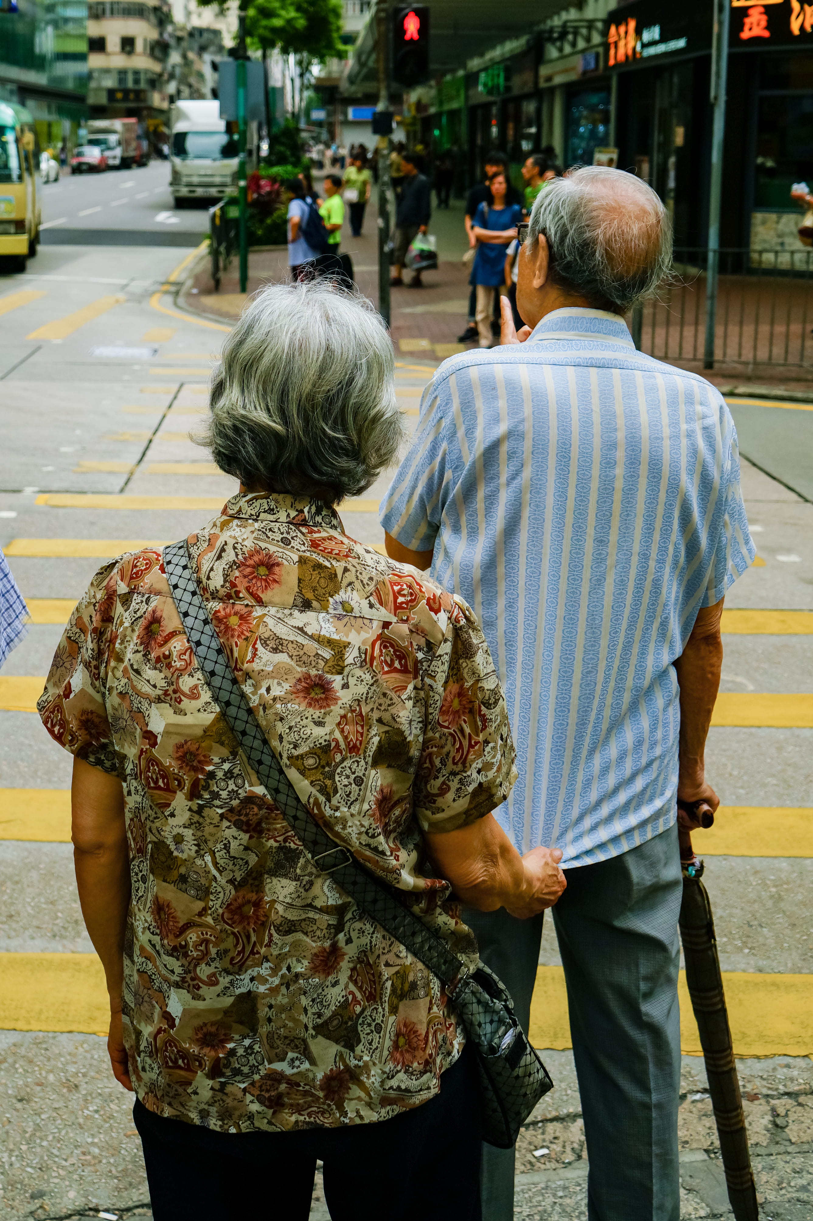 beside, adult, crosswalk, lifestyles, day, zebra crossing, pedestrian, men, couple - relationship, city, real people, elderly, daylight, street, togetherness, Phone HD Wallpaper