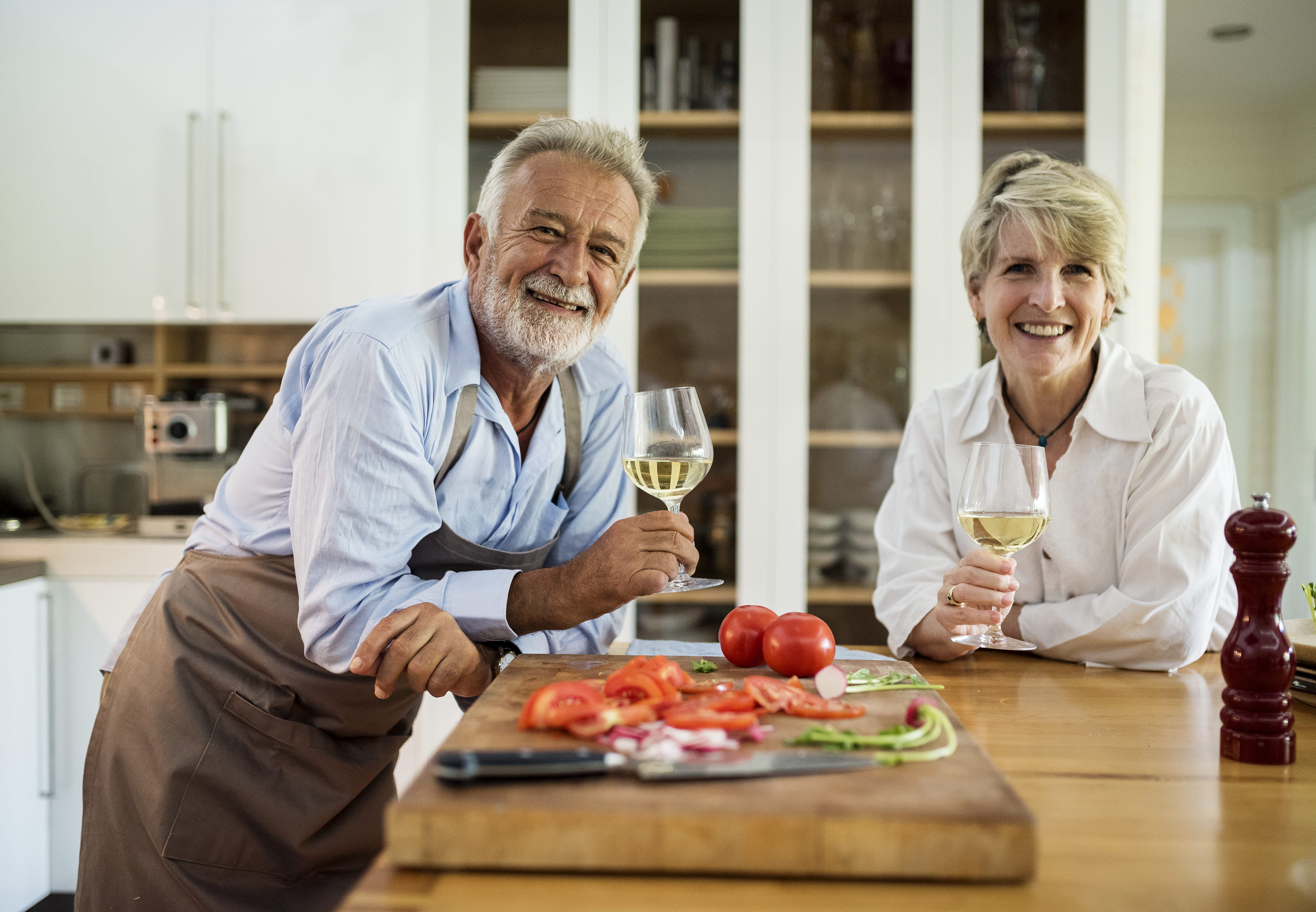 lunch, wooden chopping board, holding, glass, man, wine, kitchen, sitting, mature adult, enjoyment, fresh, chef, drink, indoors, lifestyles, room, eat, HD Wallpaper