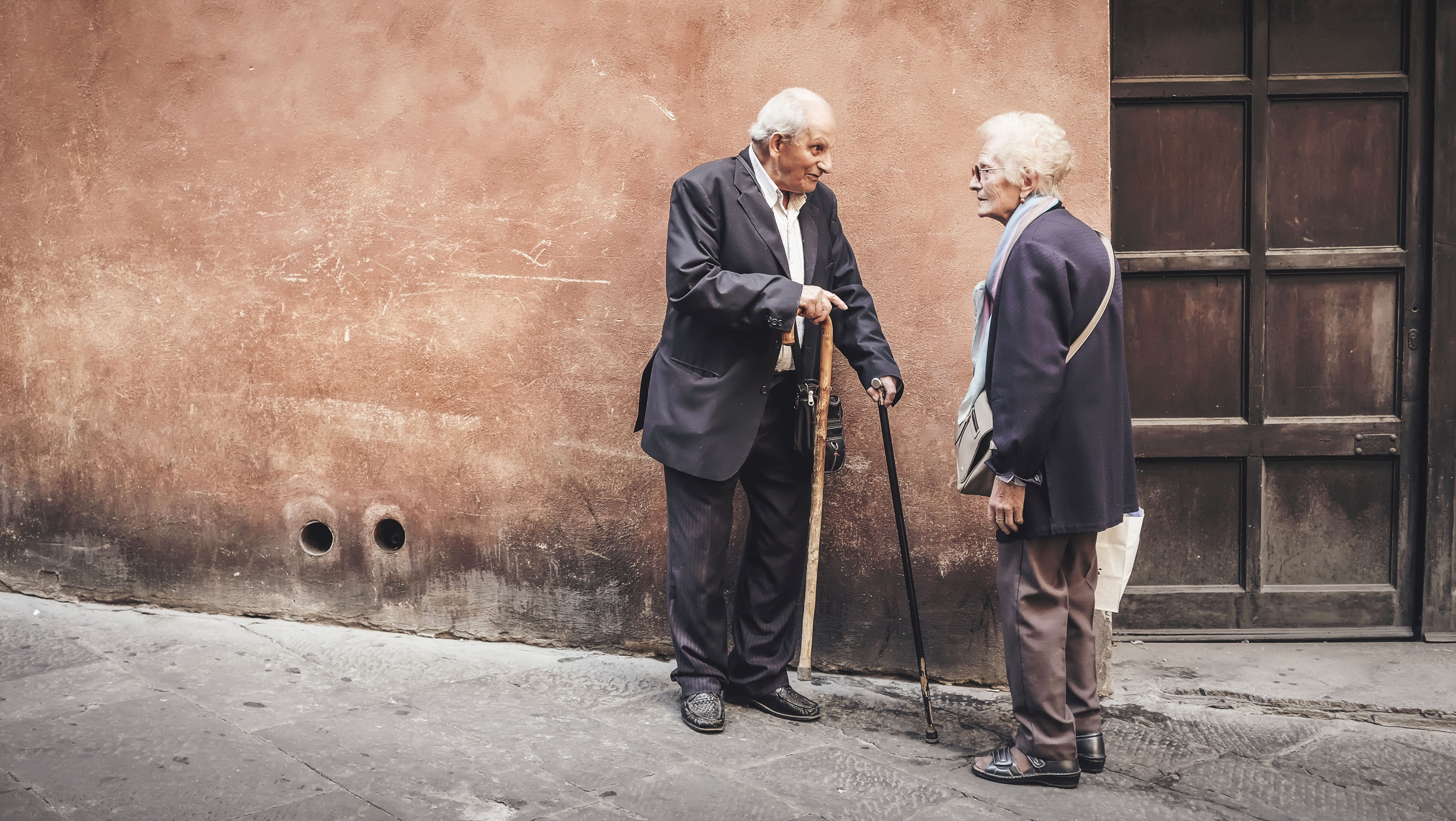 contemplation, woman, senior men, care, senior women, elderly, man, outside, senior adult, males, two people, togetherness, day, men, retirement, house, HD Wallpaper