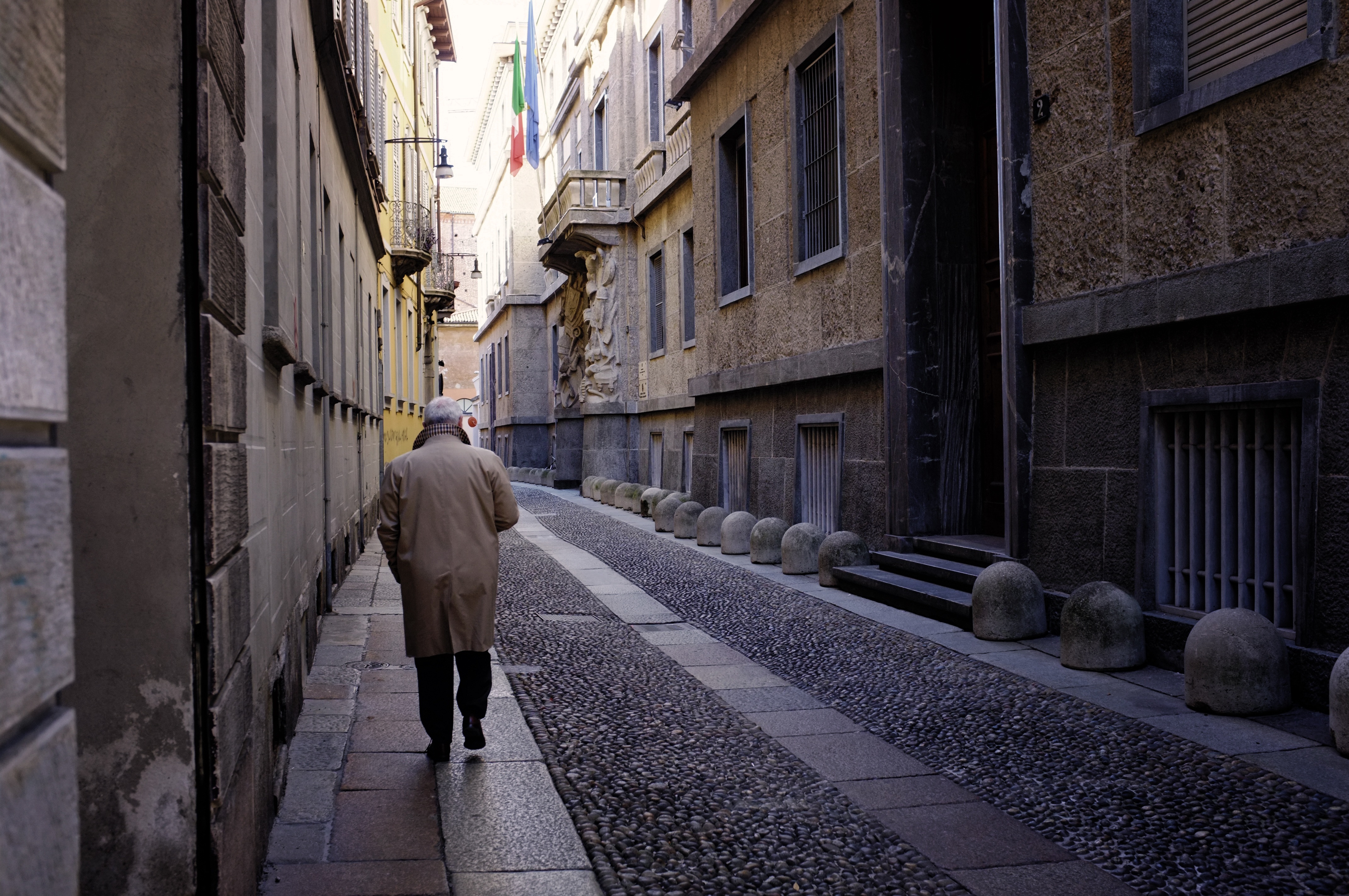italy, milan, near, building, building exterior, person, men, lifestyles, real people, alley, 4K, buildings, warm clothing, architecture, adult, the way forward, HD Wallpaper