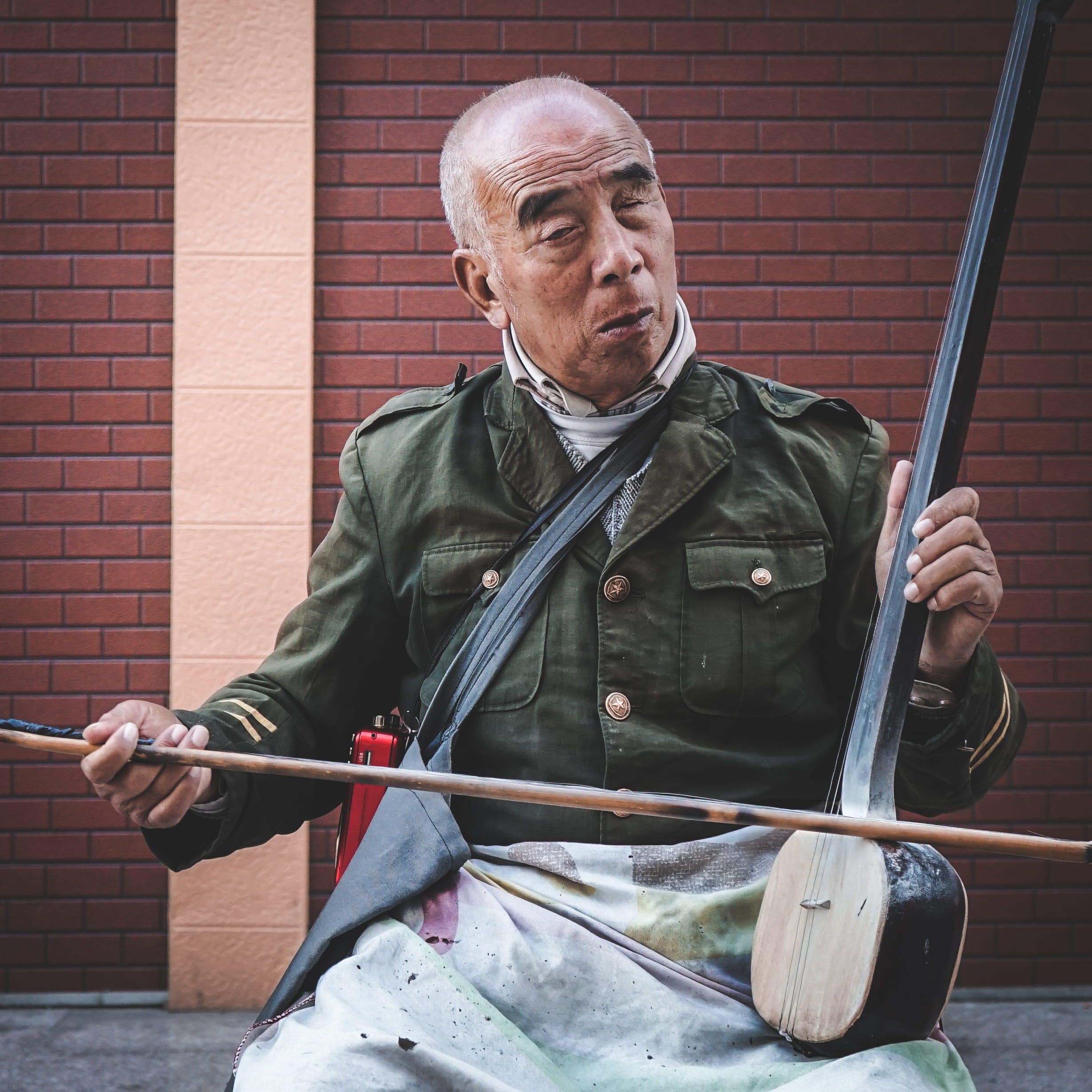 calvo, old man, ciego, front view, mature men, china, rustic, blind, senior adult, leisure activity, one person, standing, real people, architecture, lifestyles, Phone HD Wallpaper