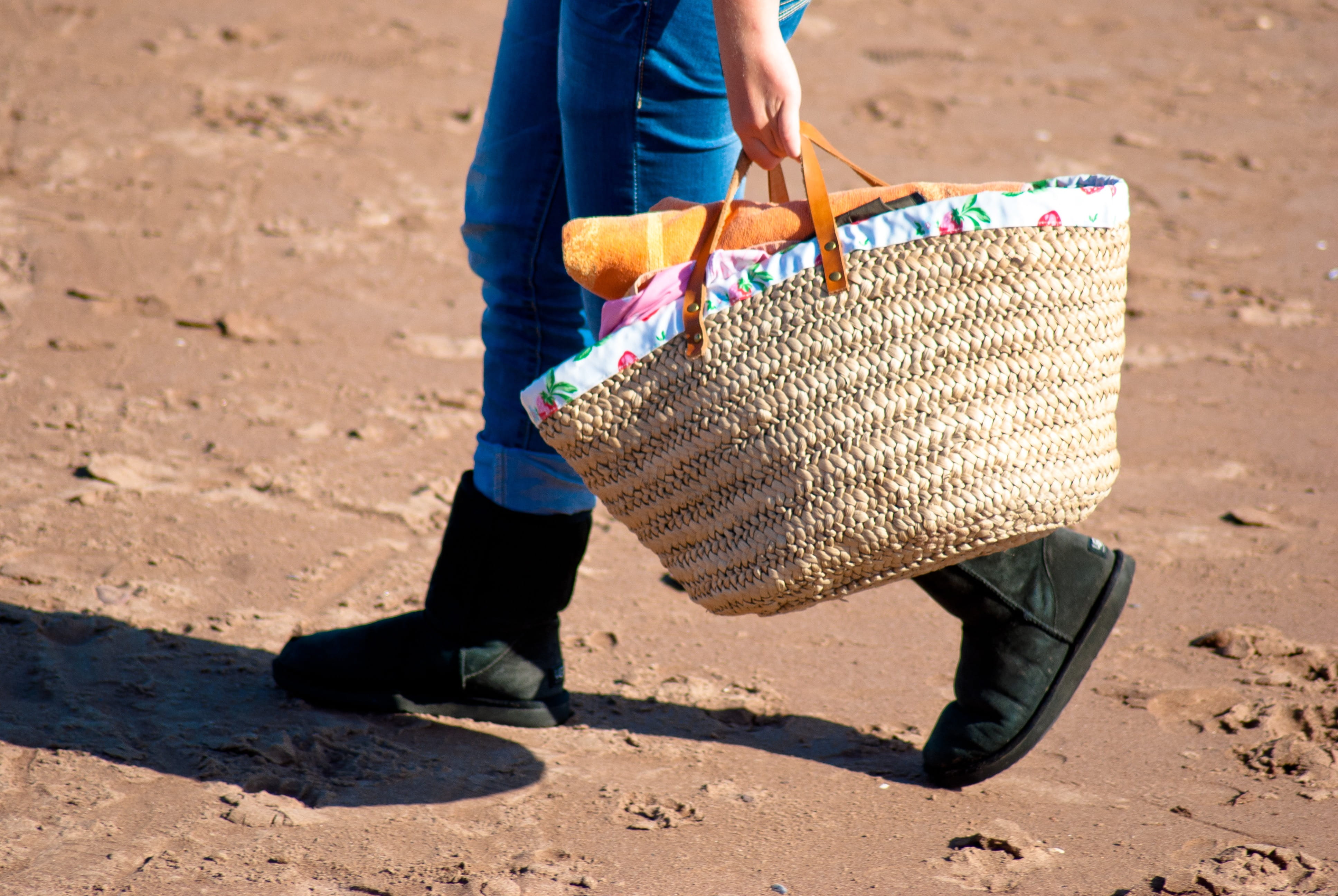 container, Towel, Beach, lifestyles, nature, Cane, low section, one person, focus on foreground, people, shadow, outdoors, day, holding, sunlight, basket, HD Wallpaper