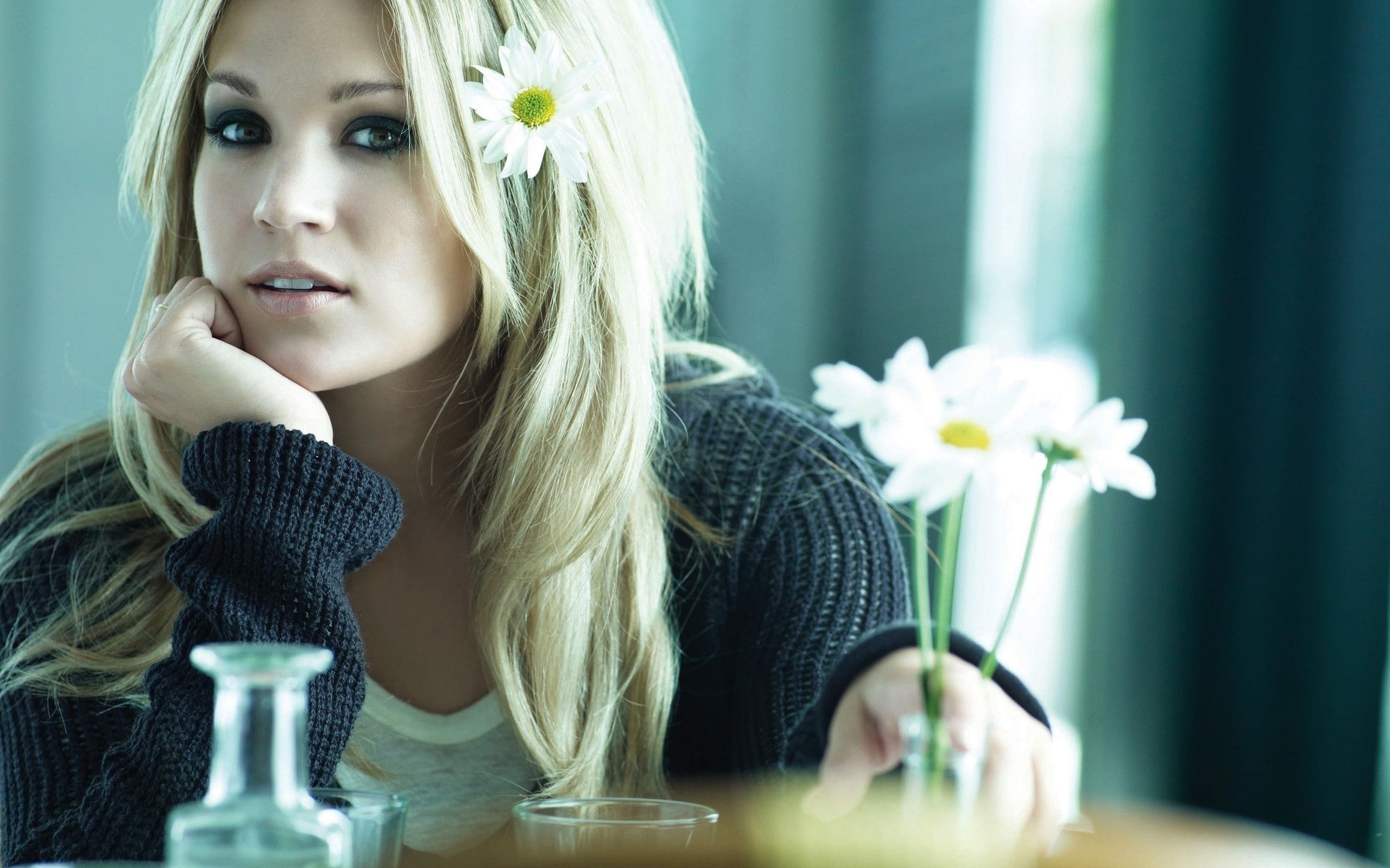 contemplation, 2K, adult, beautiful woman, young women, headshot, hairstyle, flowers, sweater, indoors, women, blonde, beauty, flowering plant, flower, HD Wallpaper